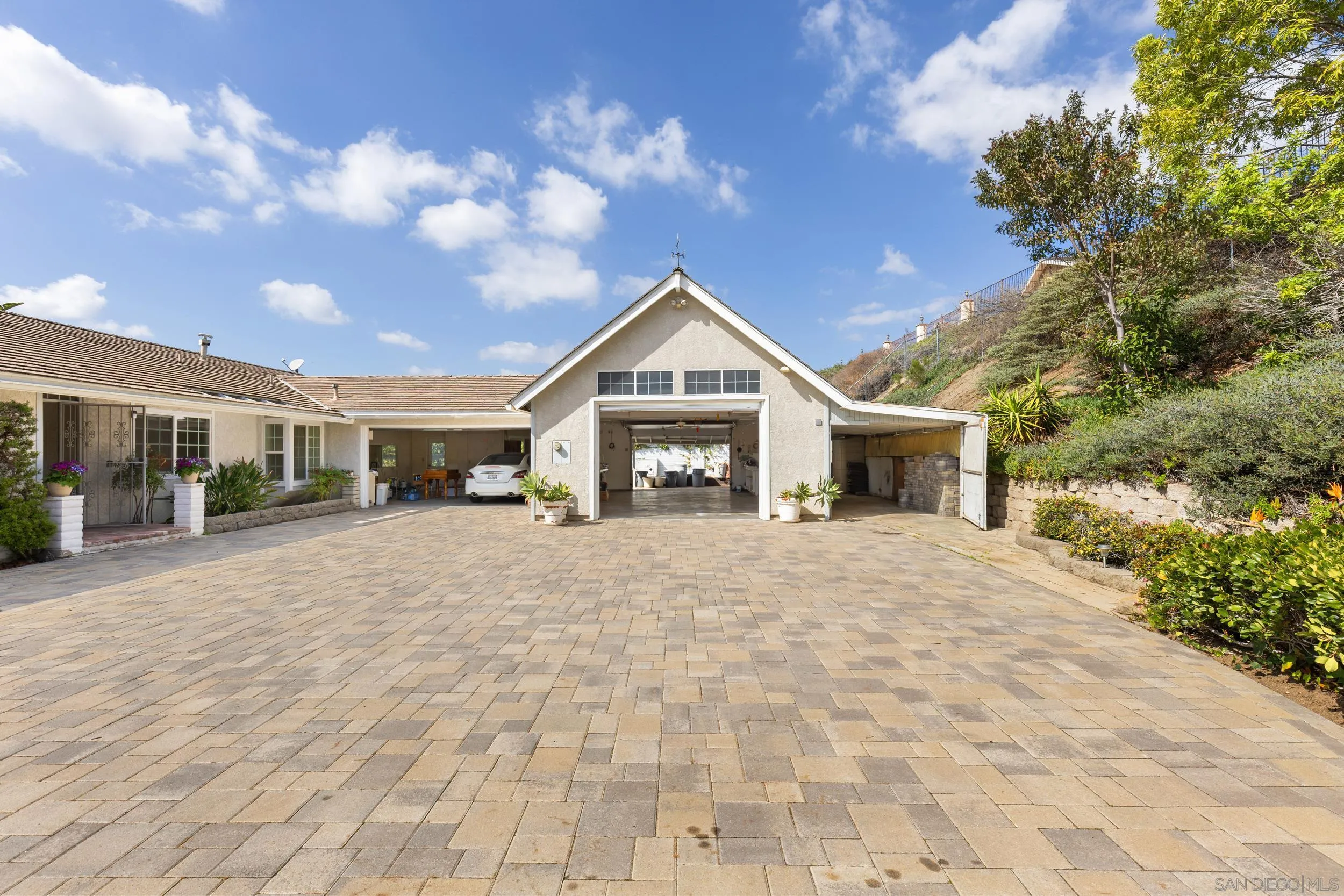 https://cdn.realtyfeed.com/cdn/127/260003865/674b0c50b8a5cc35278431672c6441fd.webp