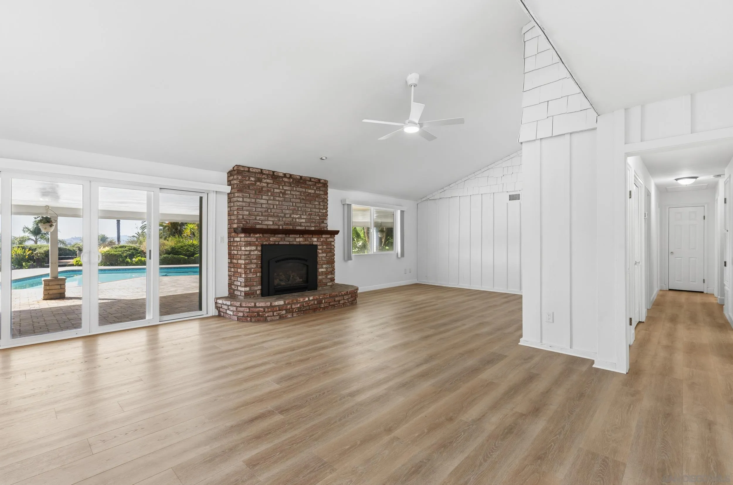 https://cdn.realtyfeed.com/cdn/127/260003865/9f7d55052196a8911294cca78cef8b75.webp