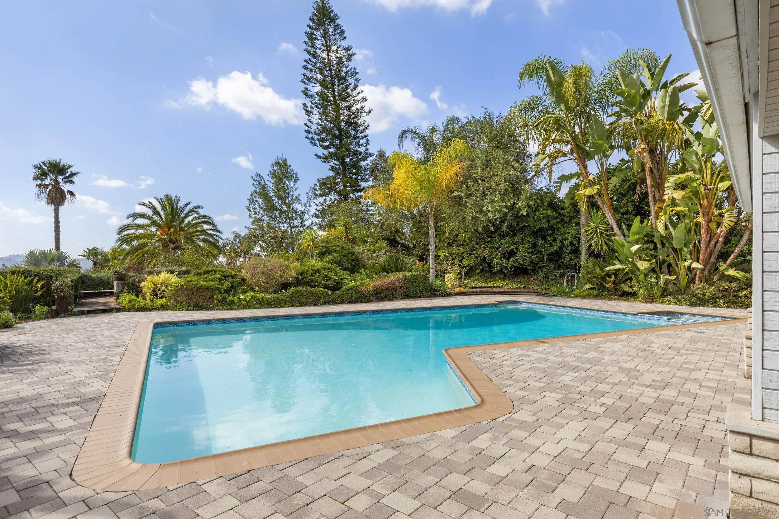 https://cdn.realtyfeed.com/cdn/127/260003865/c967b503a4c2e6ccb46804b8519a9f9c.webp