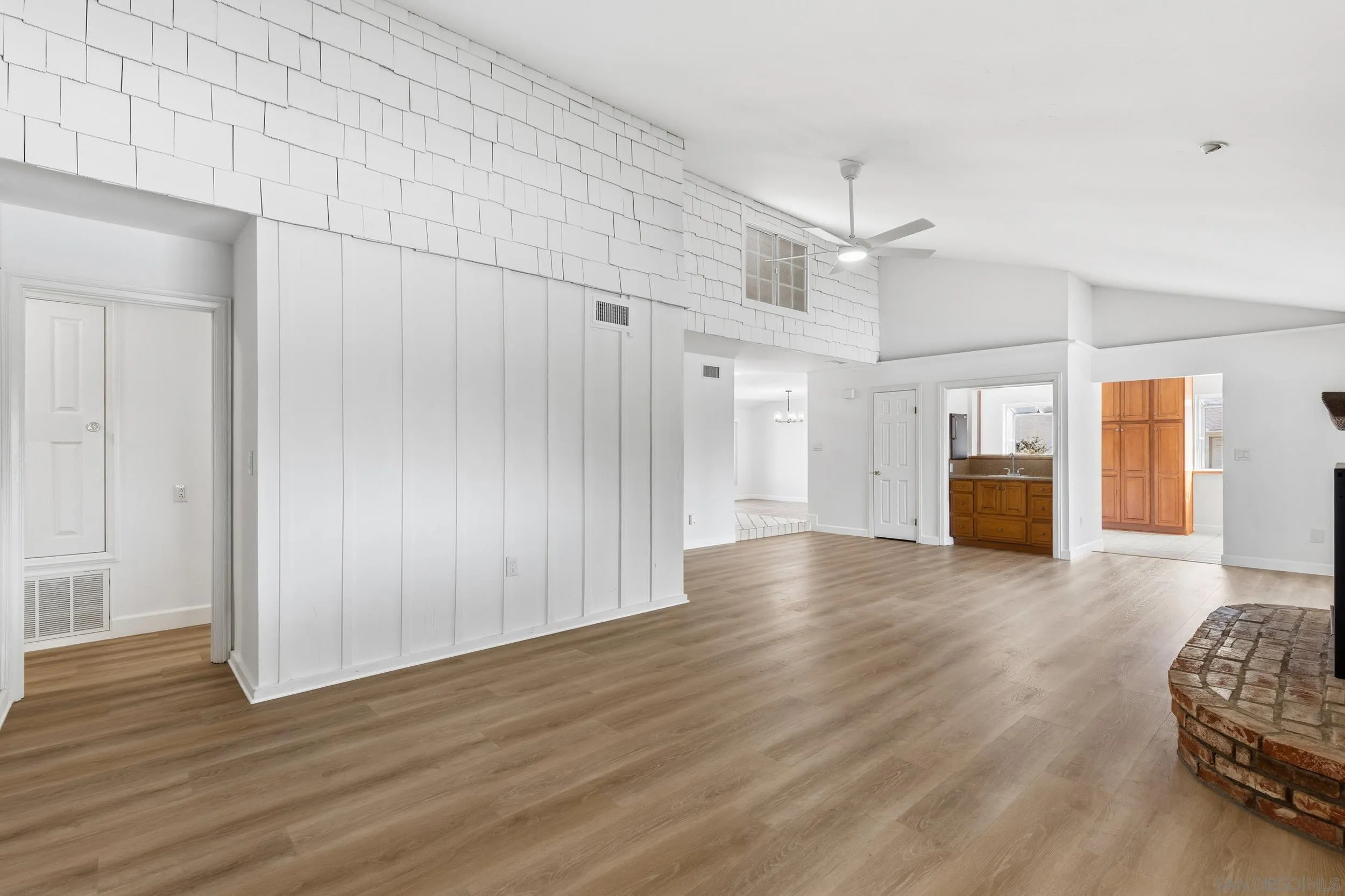 https://cdn.realtyfeed.com/cdn/127/260003865/f03182ce8ae7d85b6b694551f0752658.webp