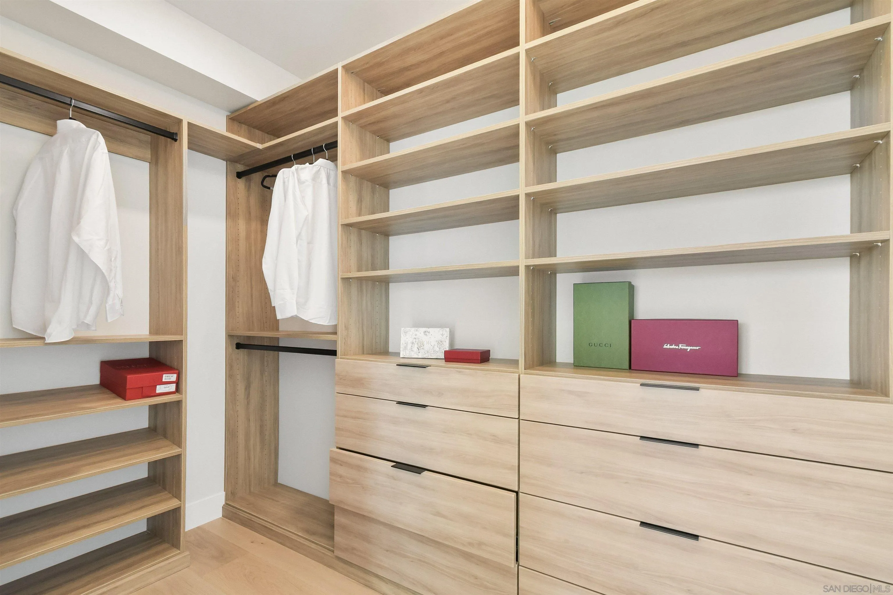 https://cdn.realtyfeed.com/cdn/127/260003866/bf42ef6cf971e0b932a2578888935f33.webp