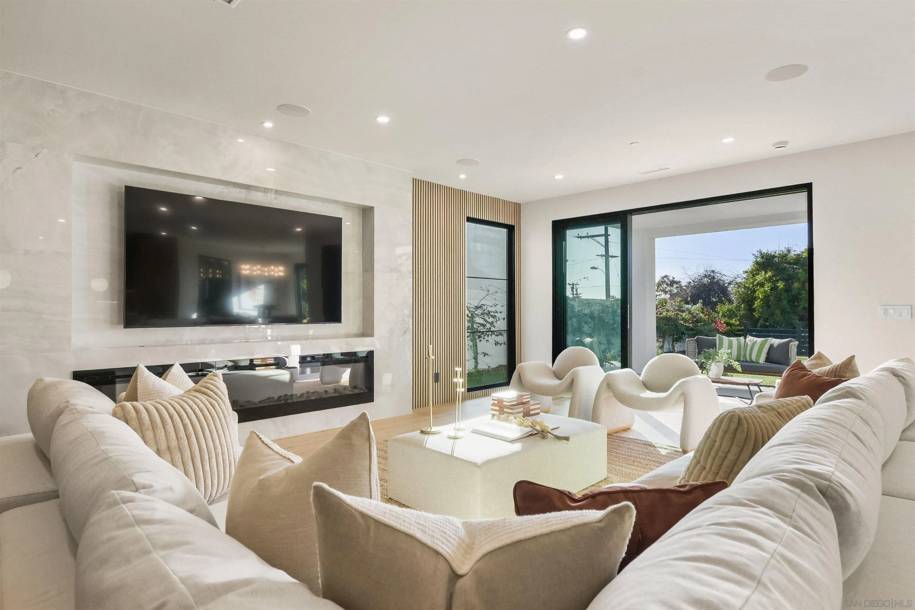 https://cdn.realtyfeed.com/cdn/127/260003866/f2a1e21df7840f10c06938871b674d86.webp