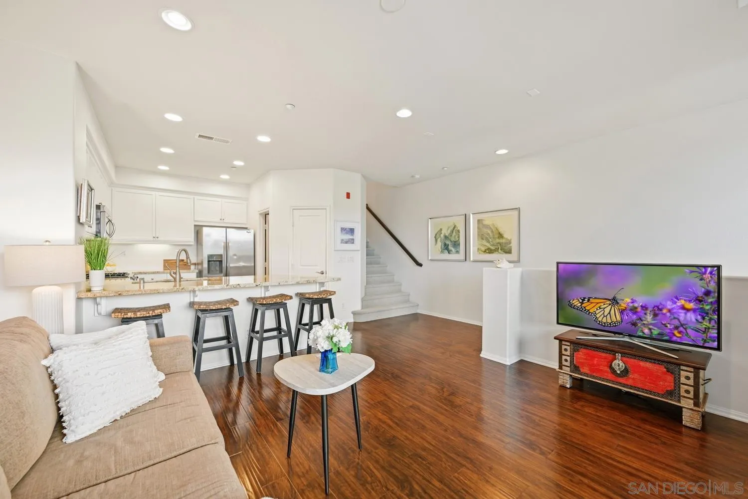 https://cdn.realtyfeed.com/cdn/127/260003869/758a2996b34e722ccd76af07e21d3179.webp