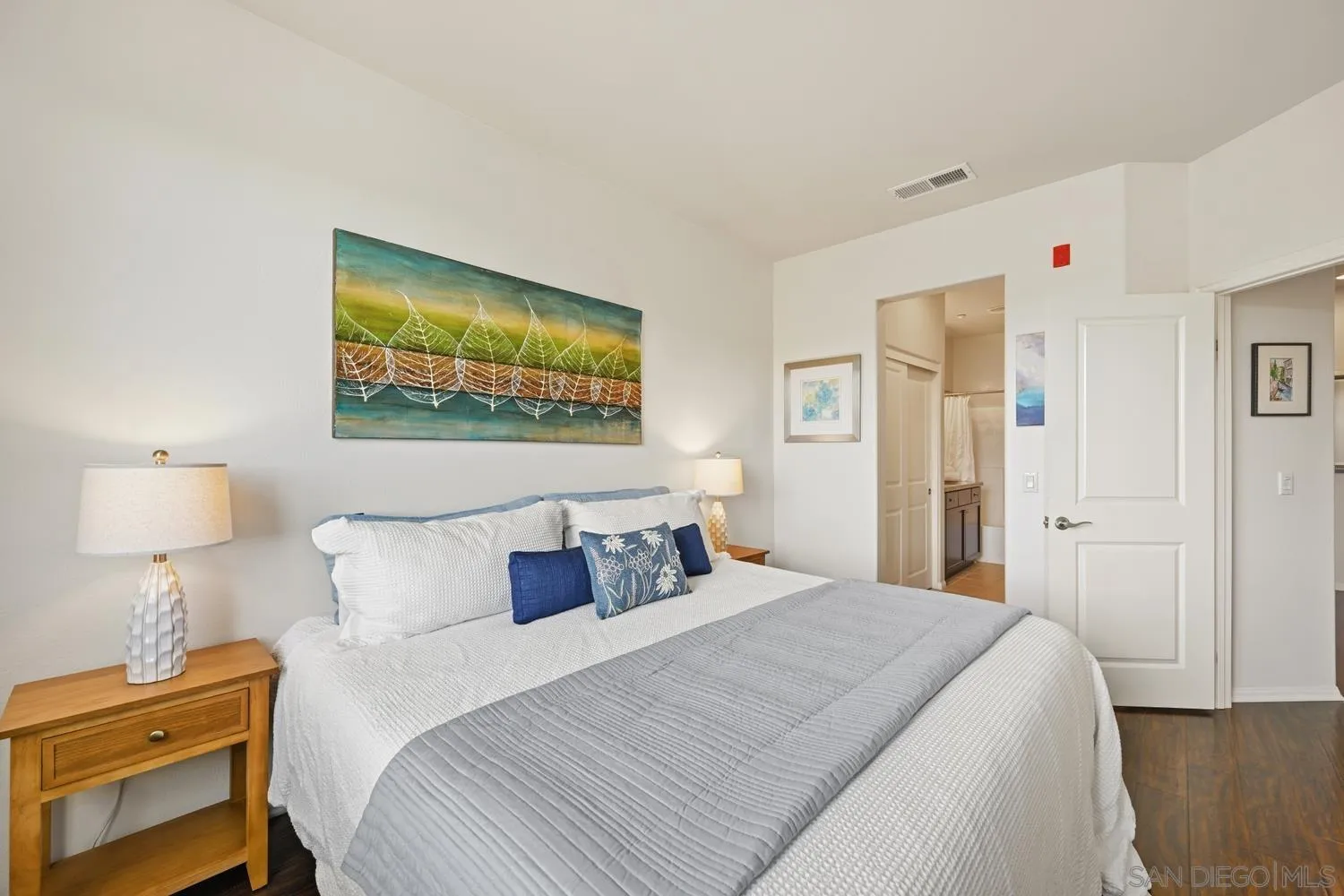 https://cdn.realtyfeed.com/cdn/127/260003869/bff85b37bc526282dbef743cab71e549.webp