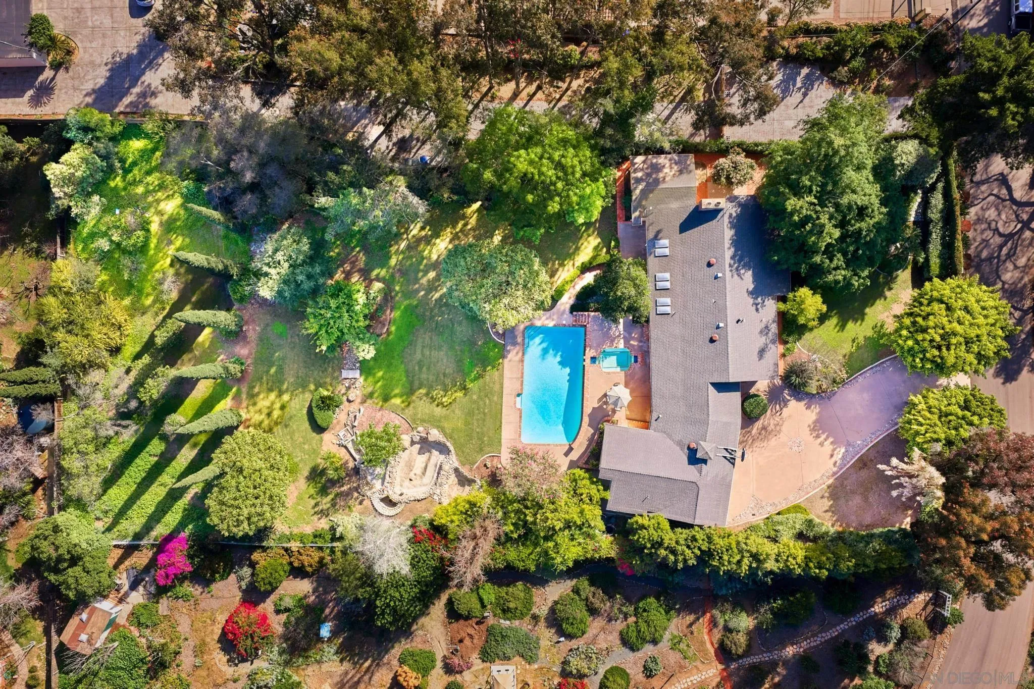 https://cdn.realtyfeed.com/cdn/127/260003870/92c7203233a7ce53c6bad6cc1f5996ea.webp