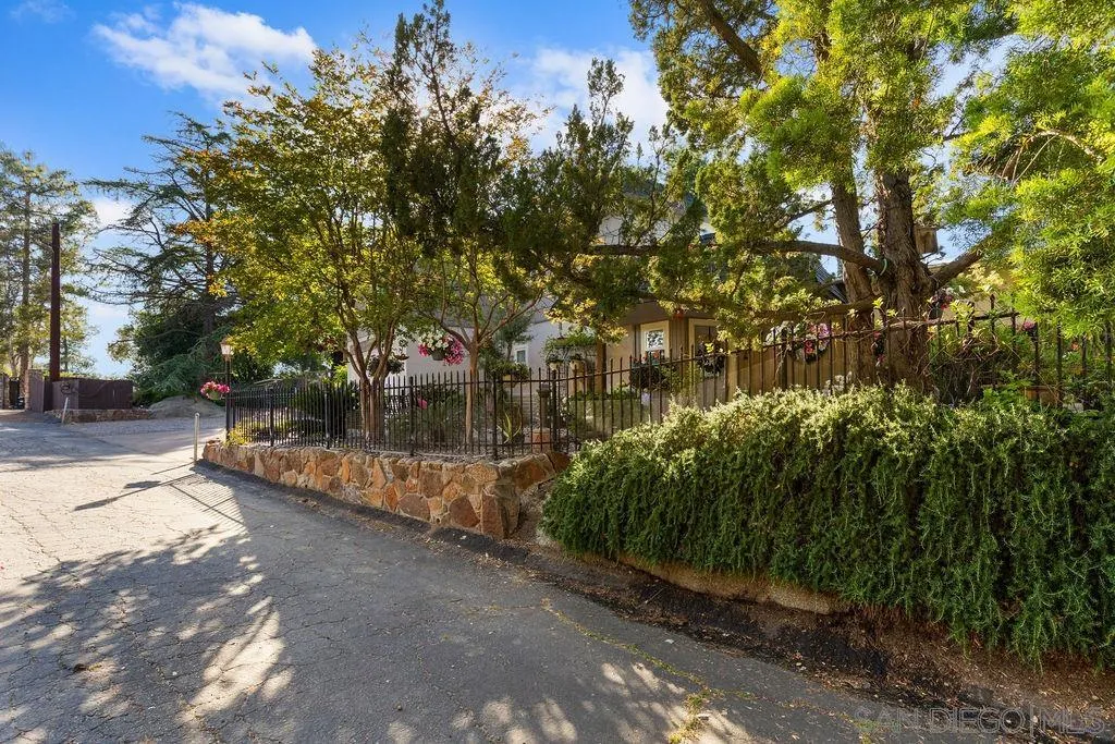 https://cdn.realtyfeed.com/cdn/127/260003871/109a71c42eff978ca40a74ac2547f089.webp