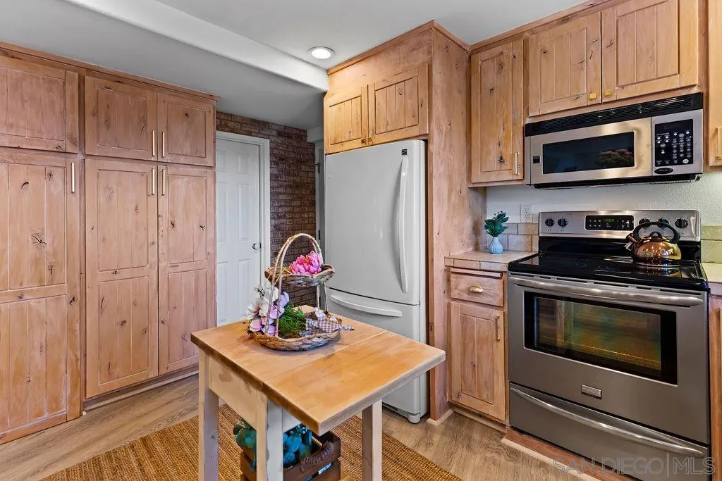 https://cdn.realtyfeed.com/cdn/127/260003871/1471d0bb0fac450b61a6b9c3daa9fd15.webp