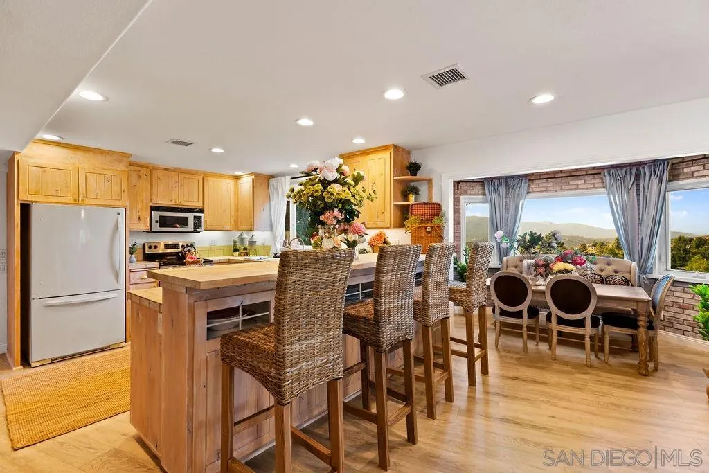 https://cdn.realtyfeed.com/cdn/127/260003871/213f1832d14cc7e762db4f1cb28a64bf.webp