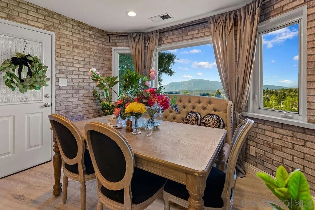 https://cdn.realtyfeed.com/cdn/127/260003871/79403f1e630f5eb3e28d7f9c851f343b.webp