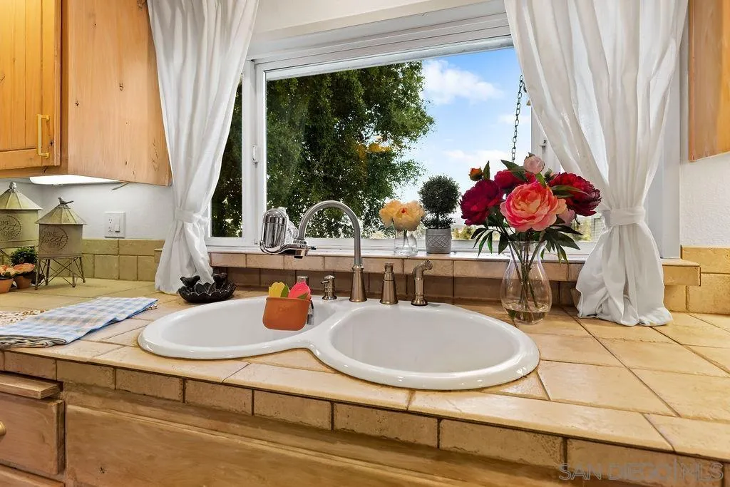 https://cdn.realtyfeed.com/cdn/127/260003871/98be603946995079819fa13e4166ee54.webp