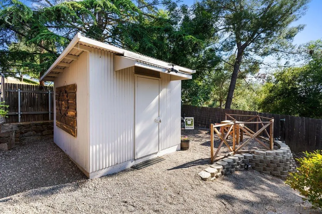 https://cdn.realtyfeed.com/cdn/127/260003871/c77cf649f7130fc14575d6f1cac436e0.webp