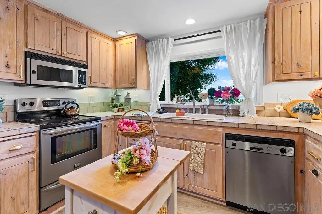 https://cdn.realtyfeed.com/cdn/127/260003871/d9092c7e52777c38771dee476074bb29.webp