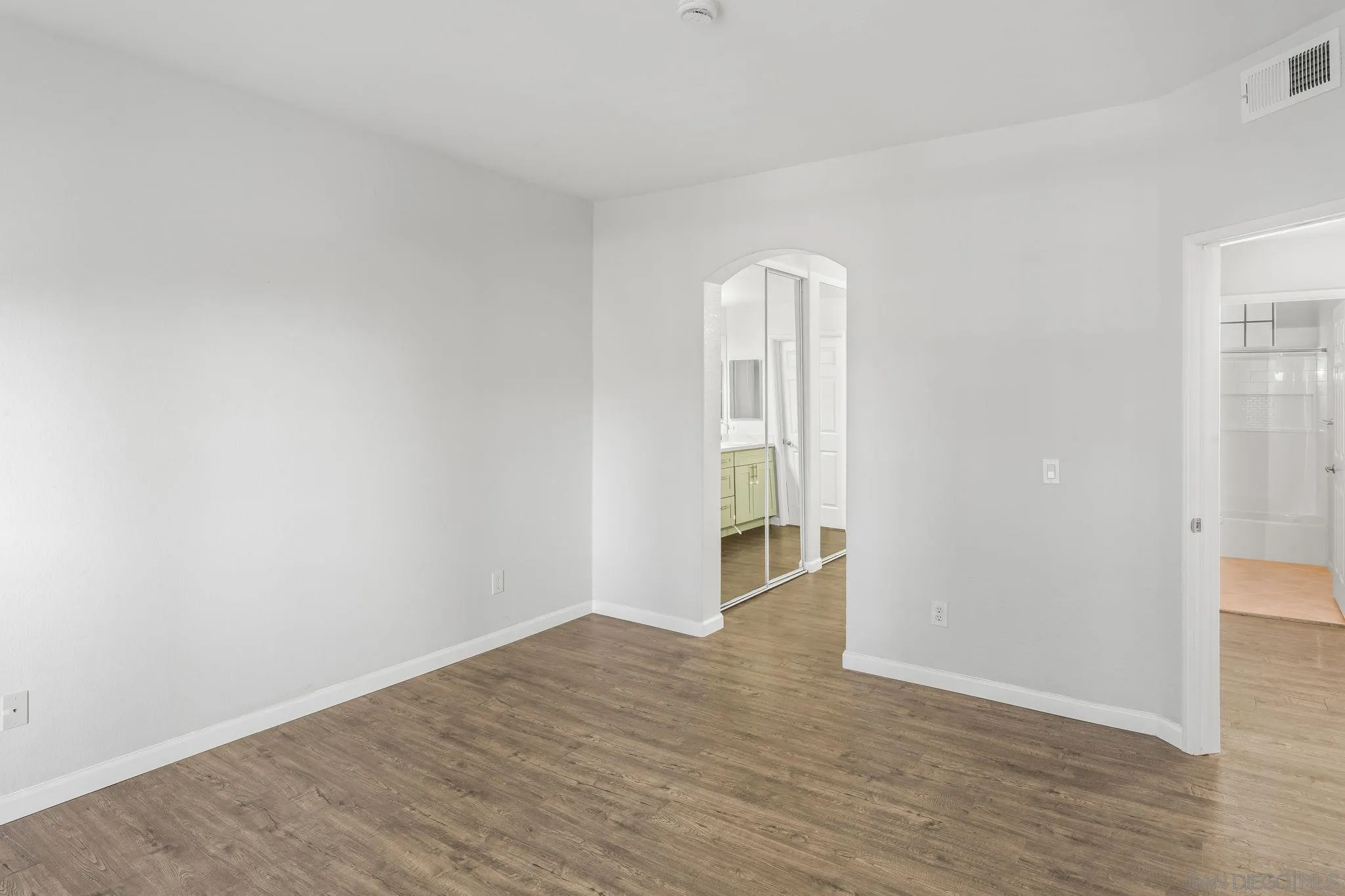 Photo #12: 260003874 Listing: Photo #12