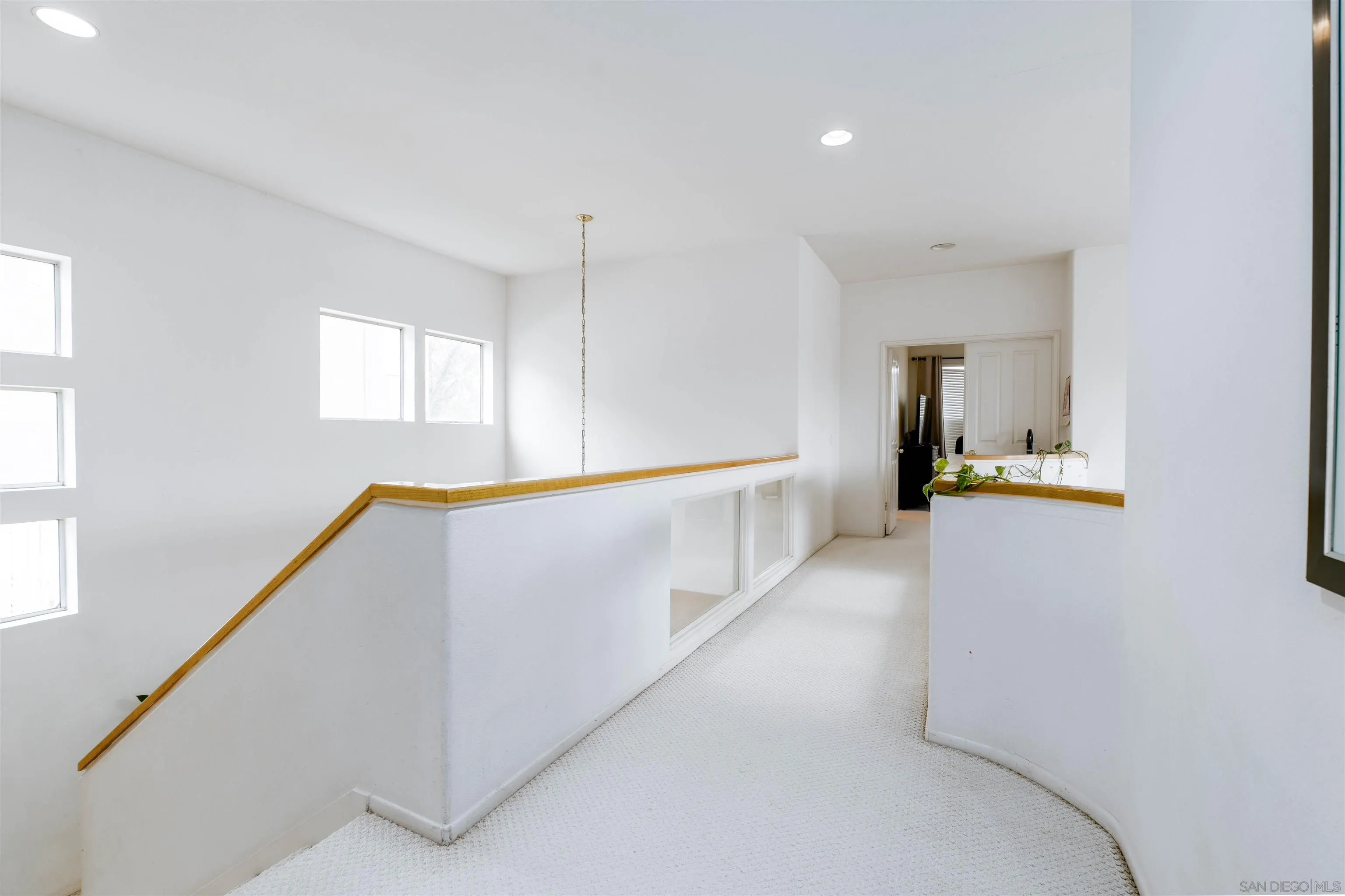 https://cdn.realtyfeed.com/cdn/127/260003875/6a274d7471aec1303fc1bdc4b7970a01.webp