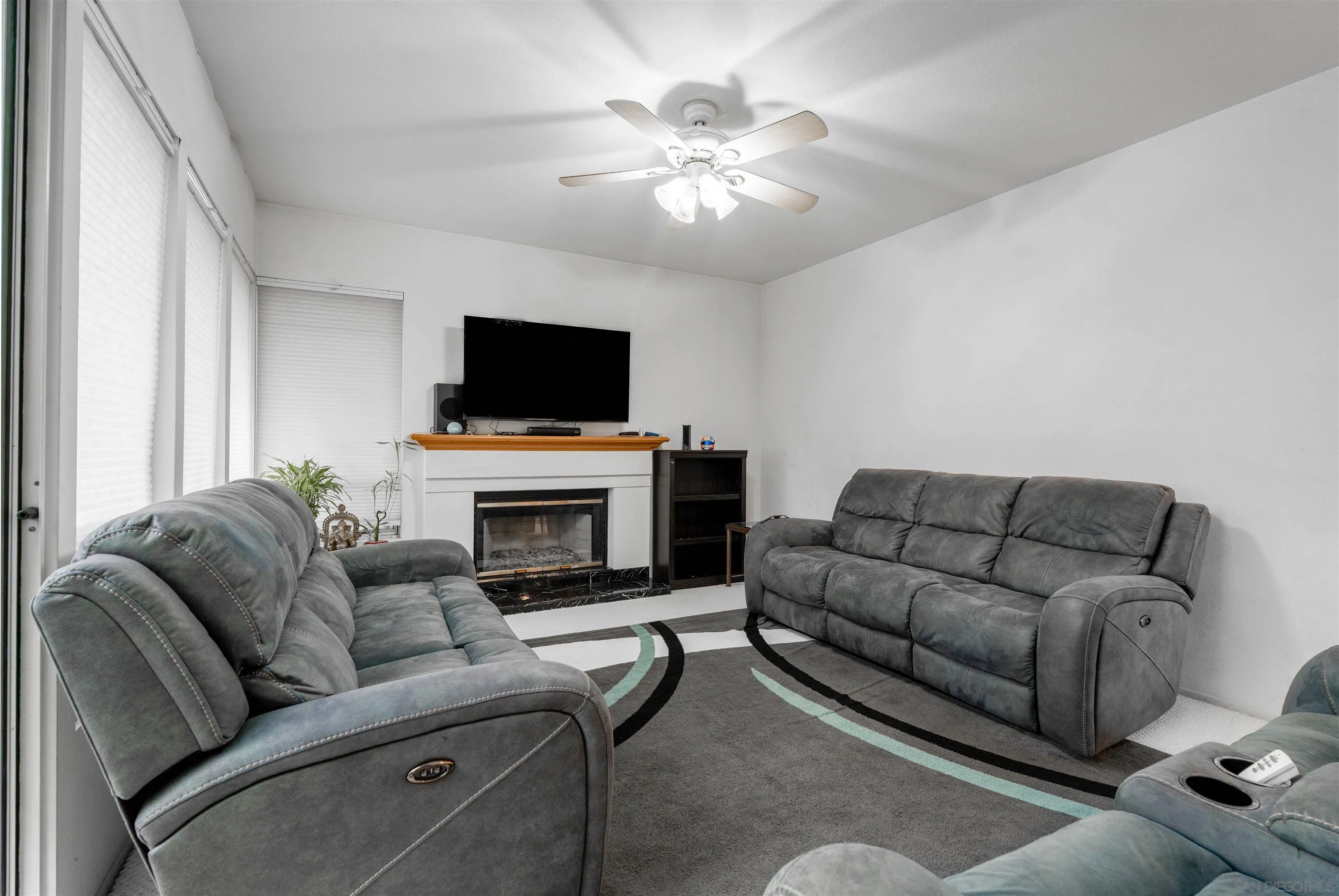 https://cdn.realtyfeed.com/cdn/127/260003875/ae4d44466459f7cf63f880725cc4c62f.webp