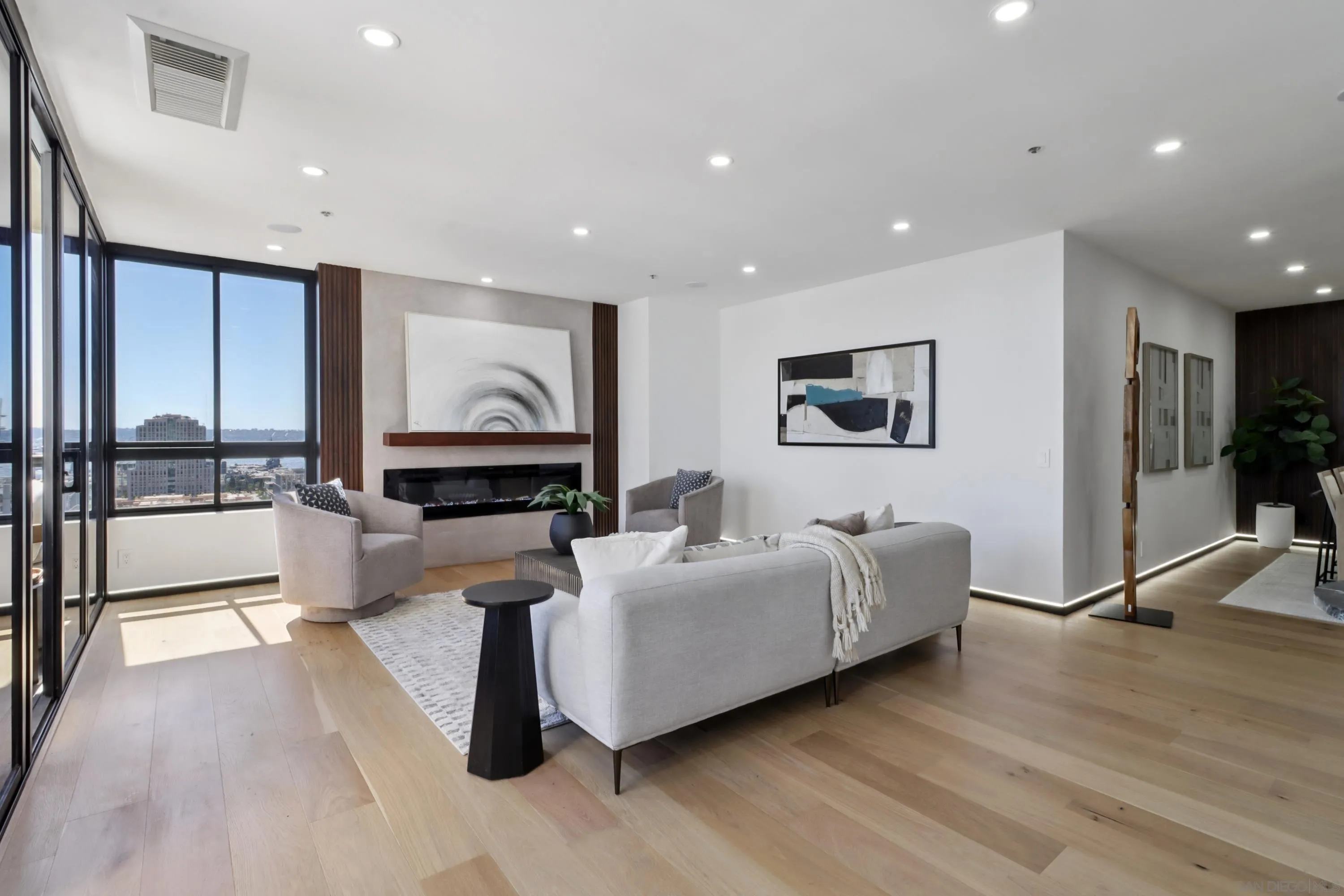 https://cdn.realtyfeed.com/cdn/127/260003876/6896476cf26666a43c03933ebf244fde.webp
