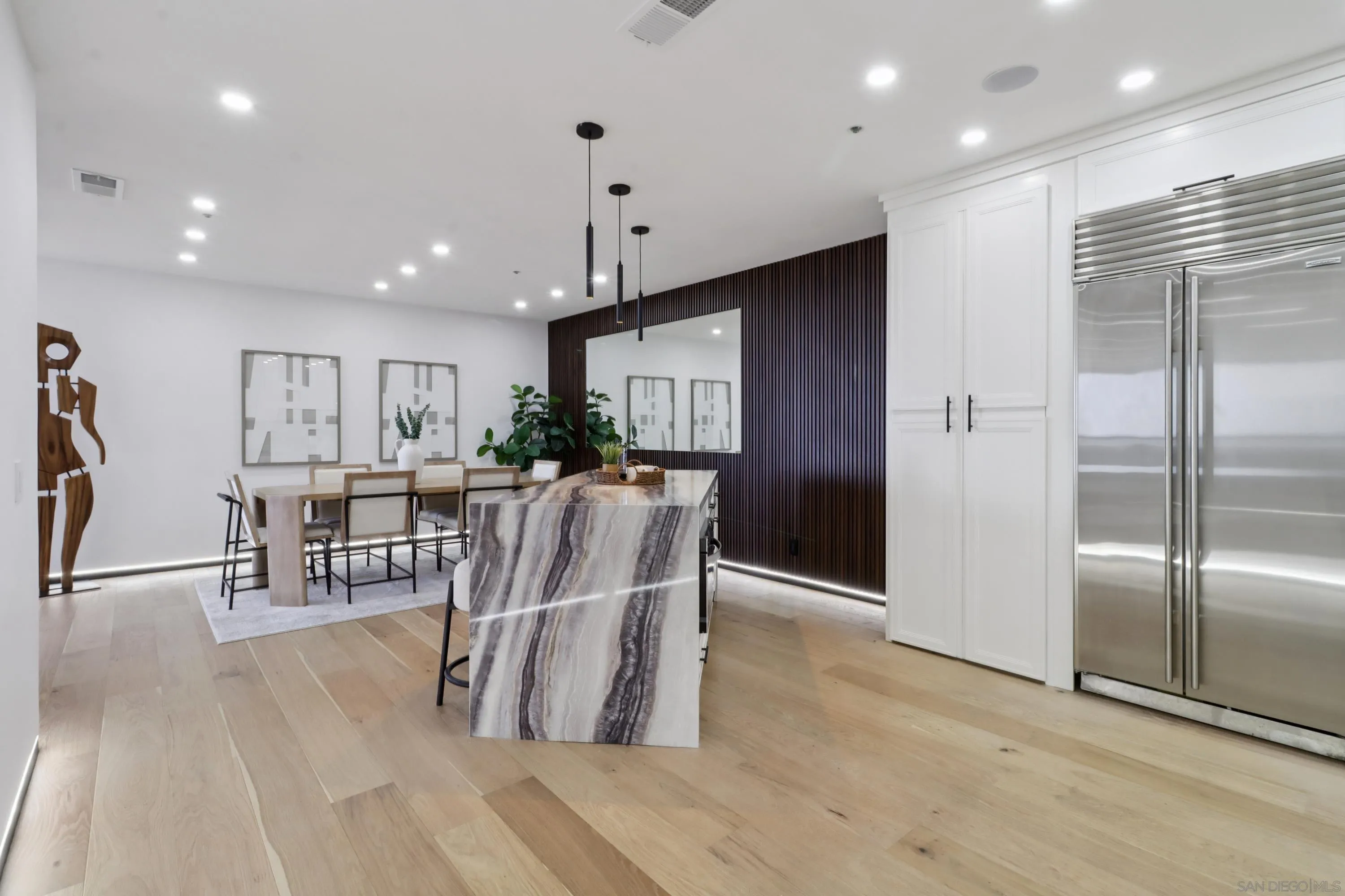 https://cdn.realtyfeed.com/cdn/127/260003876/722b1d57790cb124d4b7738725af9532.webp
