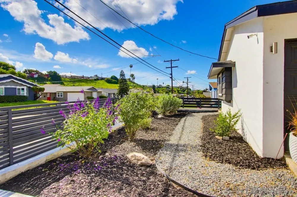 https://cdn.realtyfeed.com/cdn/127/260003879/7aa09d1b9e324af49b5c395d9b49e03a.webp
