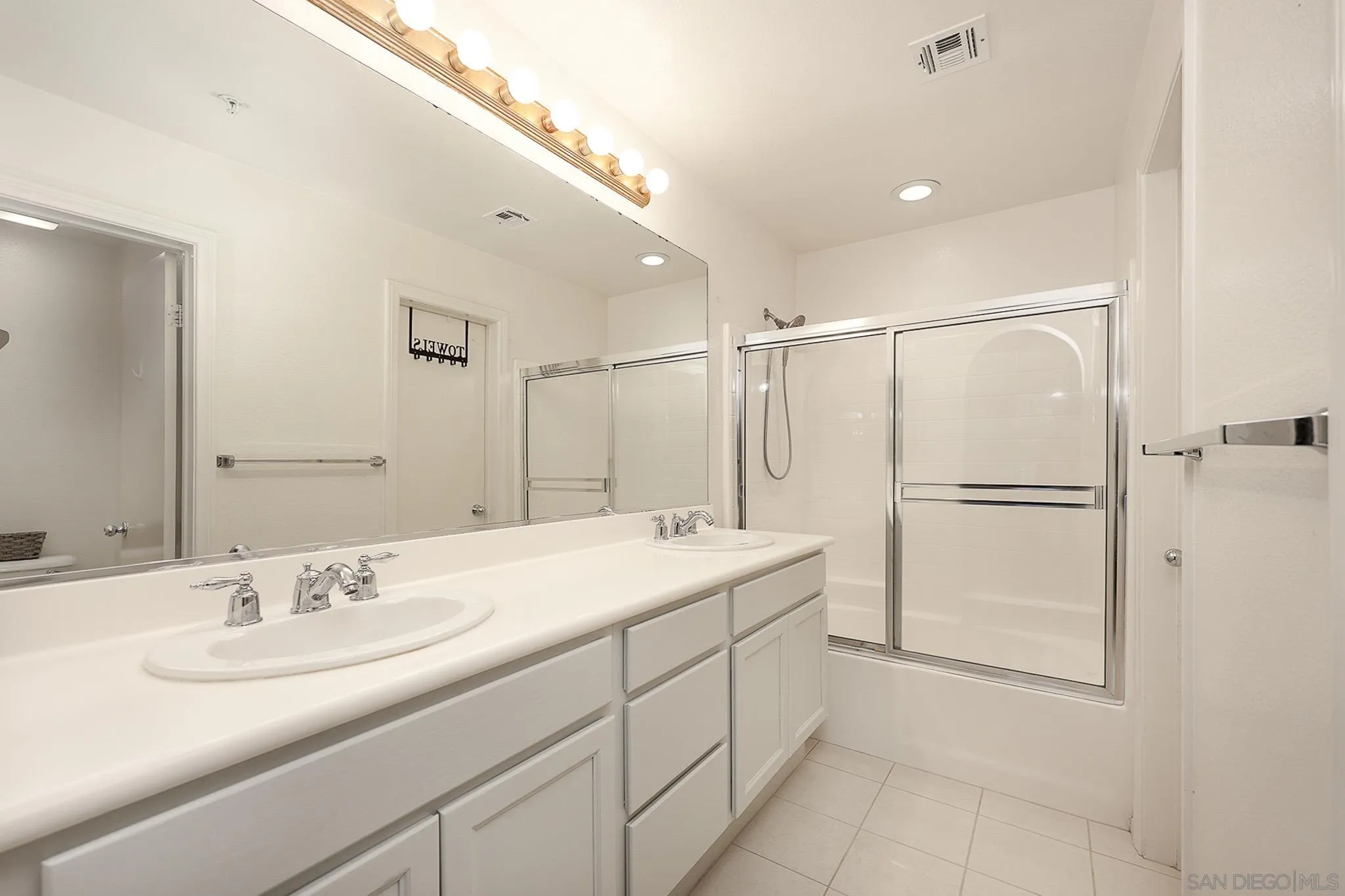 Photo #13: 260003886 Listing: Photo #13