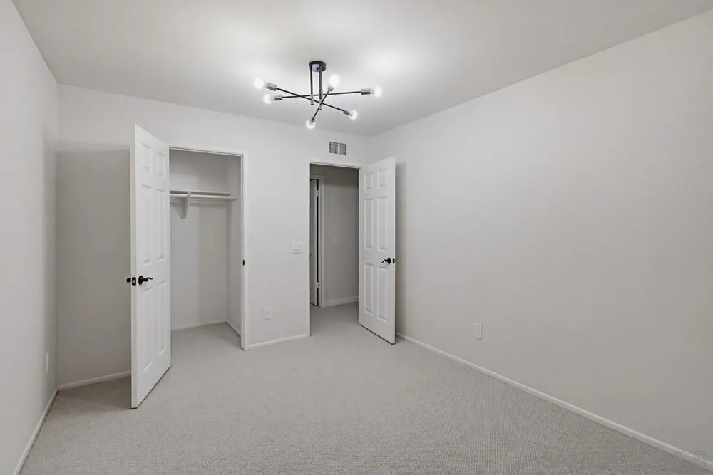 https://cdn.realtyfeed.com/cdn/127/260003892/b15e41d93ad93a21b238b6f37ba3b71f.webp