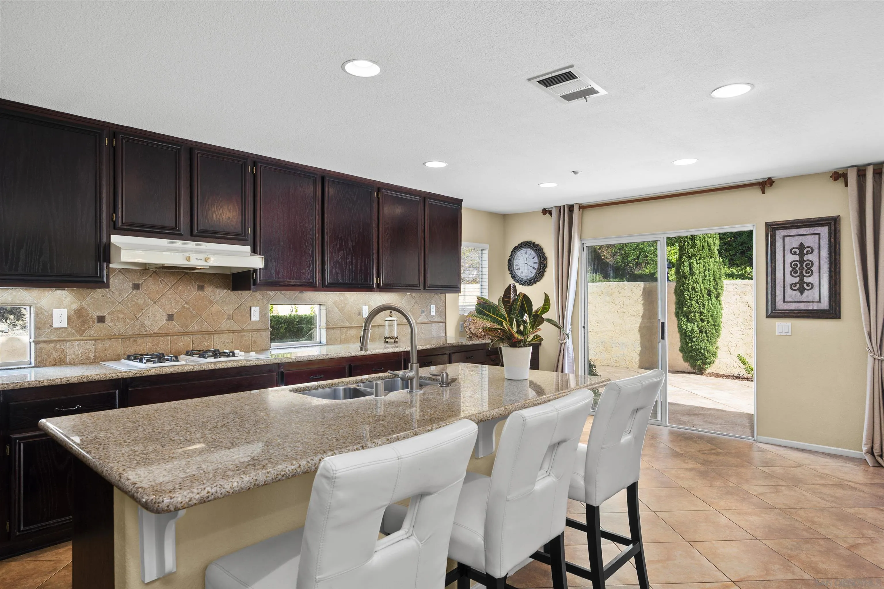 https://cdn.realtyfeed.com/cdn/127/260003893/34b60042afe435795031f114507a75d9.webp