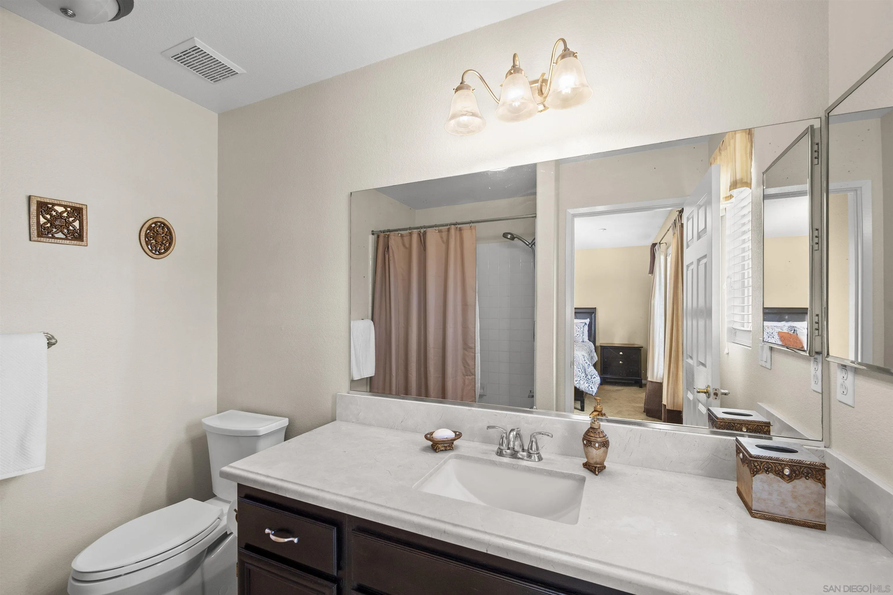 https://cdn.realtyfeed.com/cdn/127/260003893/a89d94025adb091f69bae56da7e39693.webp