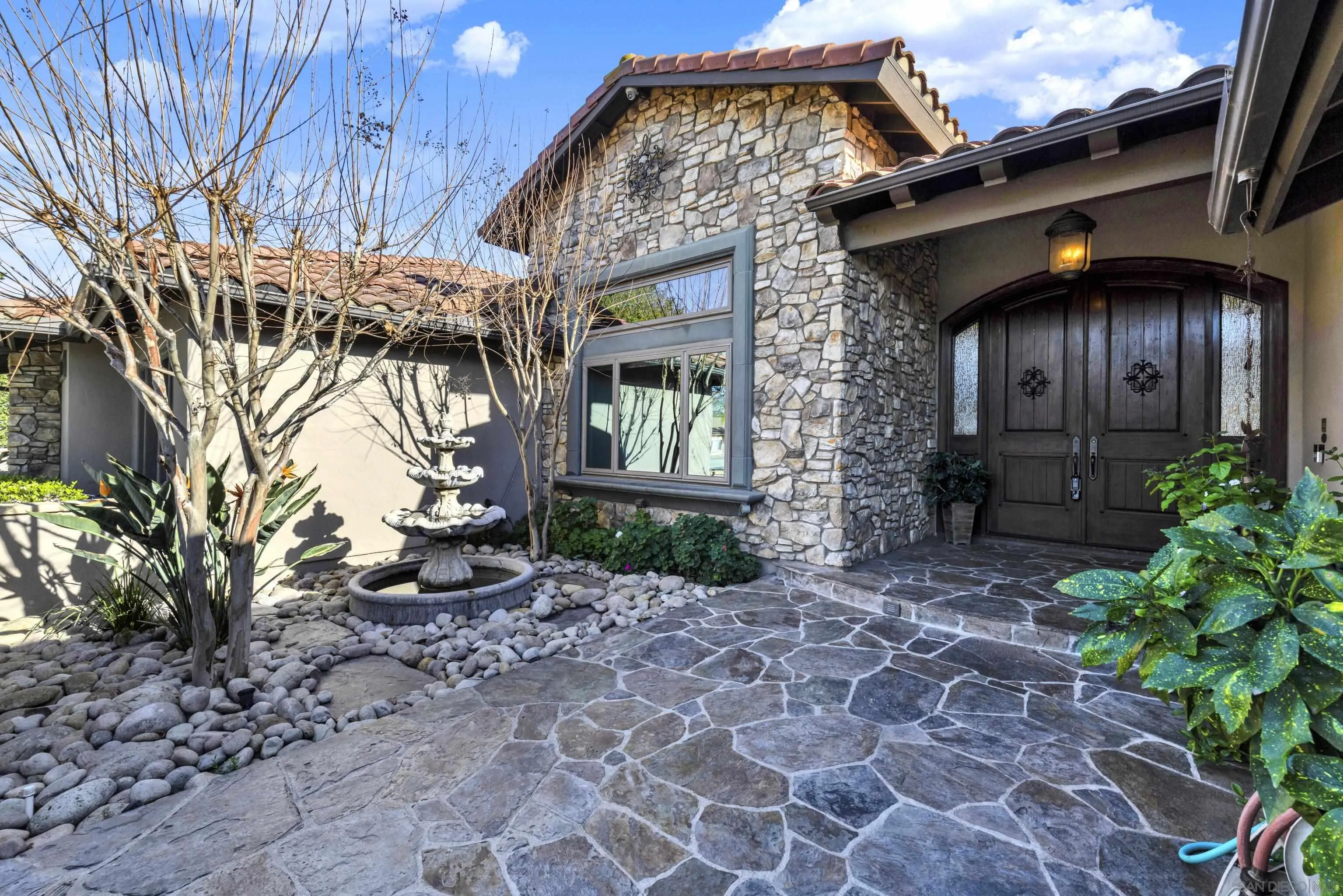 https://cdn.realtyfeed.com/cdn/127/260003894/10446ddc6a22ac979dad41ae2a10bf39.webp