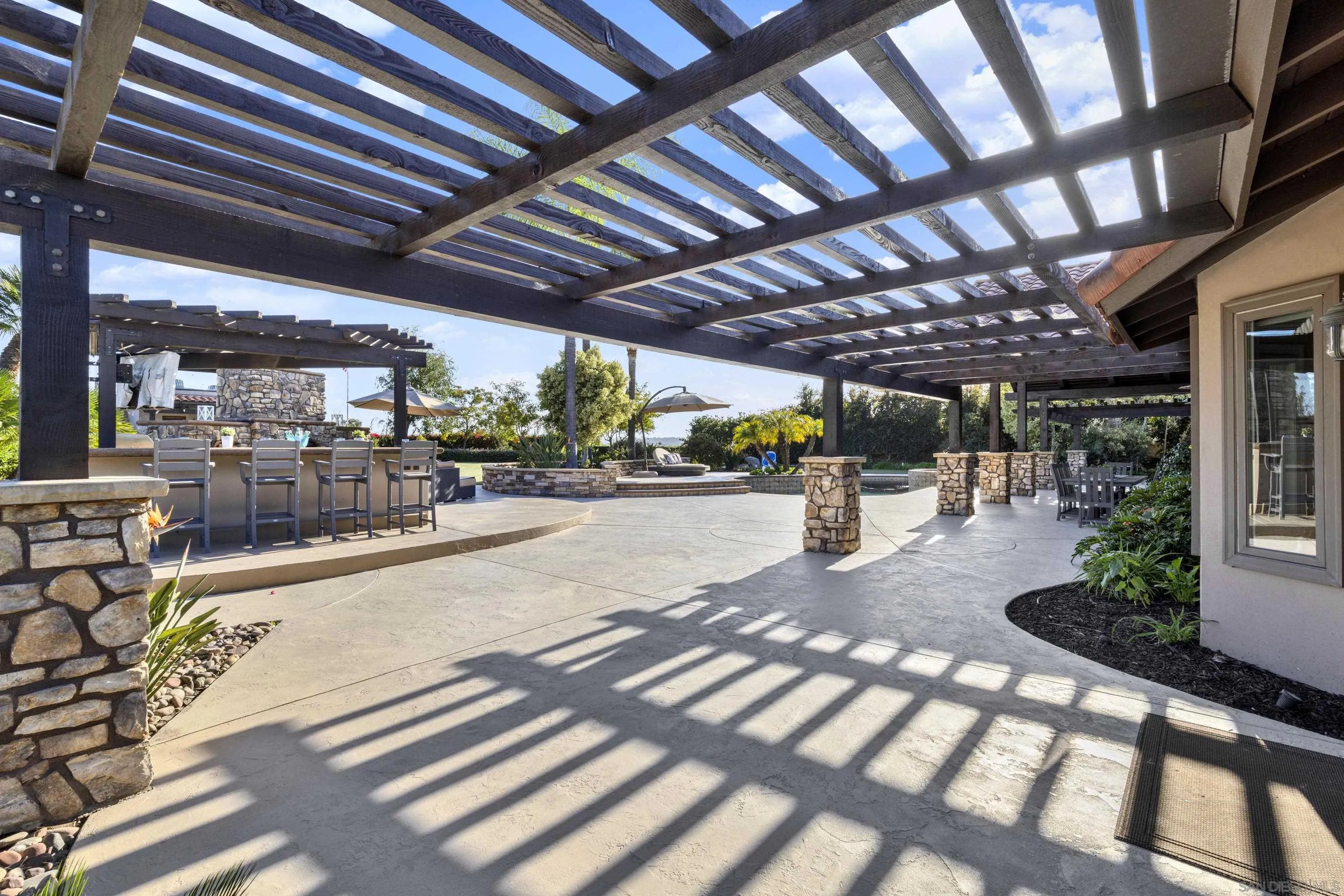 https://cdn.realtyfeed.com/cdn/127/260003894/5fb9d00119efa3e117b530c8244d6125.webp