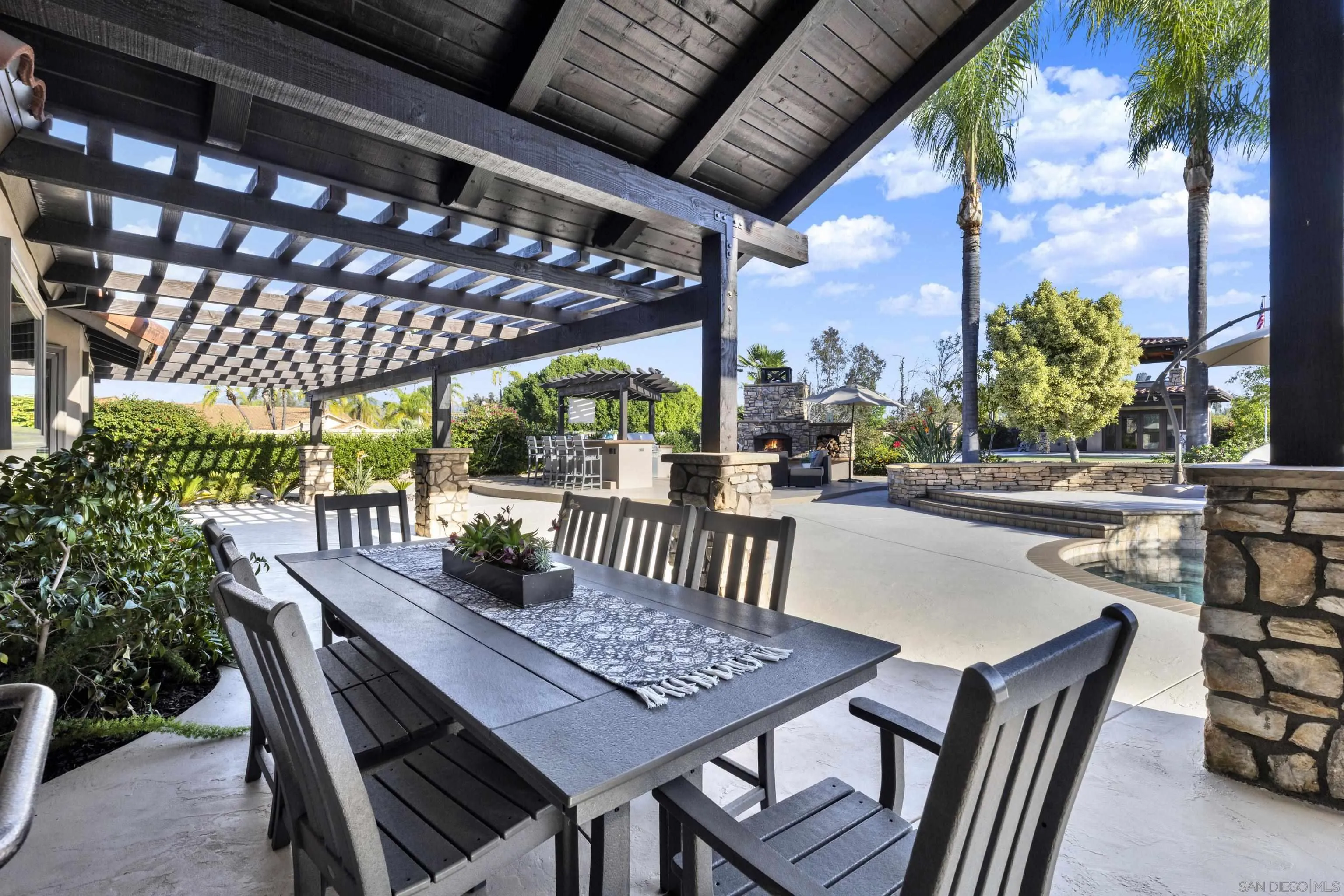 https://cdn.realtyfeed.com/cdn/127/260003894/843855d4b99757ac82af39389350ee97.webp