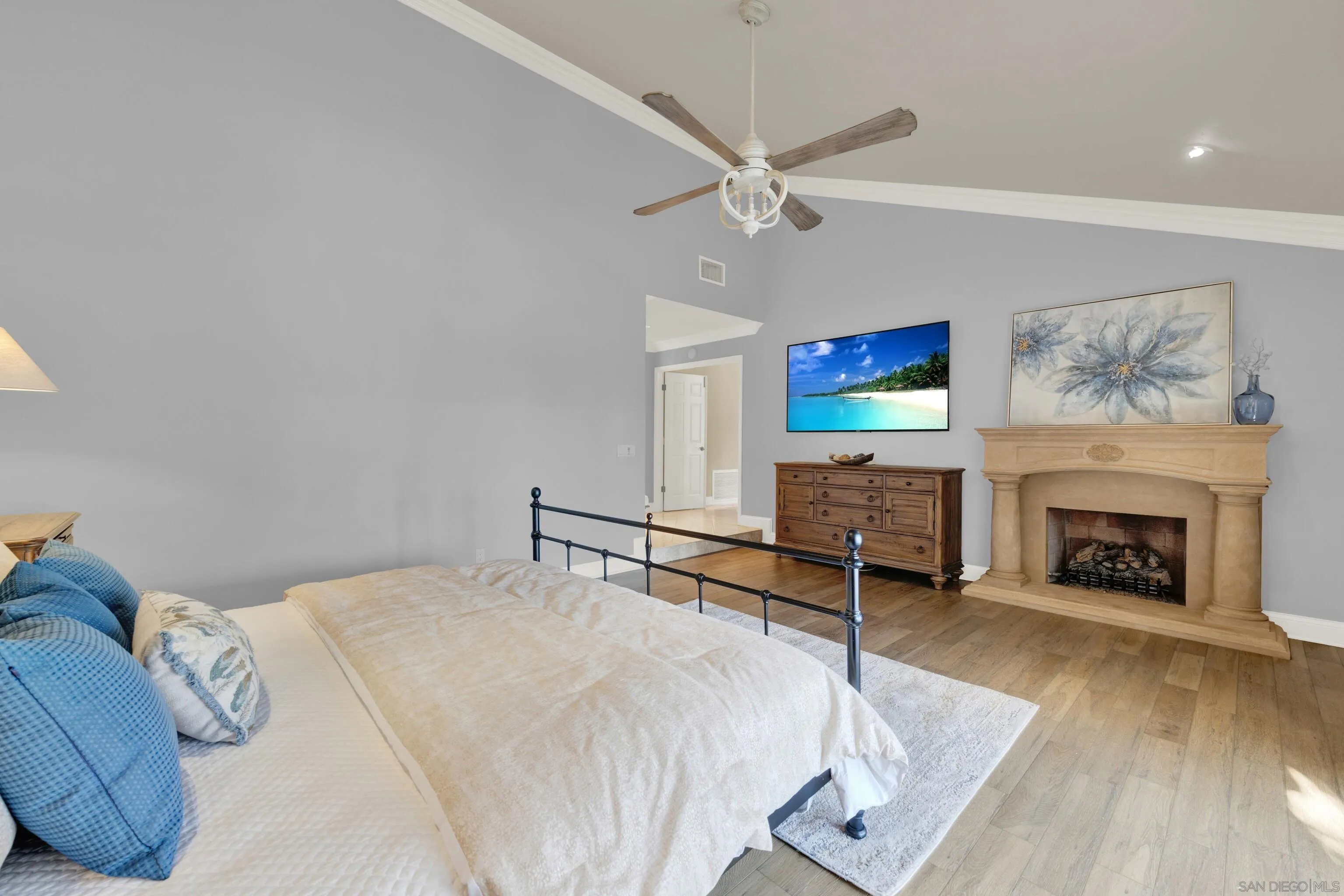 https://cdn.realtyfeed.com/cdn/127/260003894/e6cc65a376c66e6717bed9d6436de939.webp