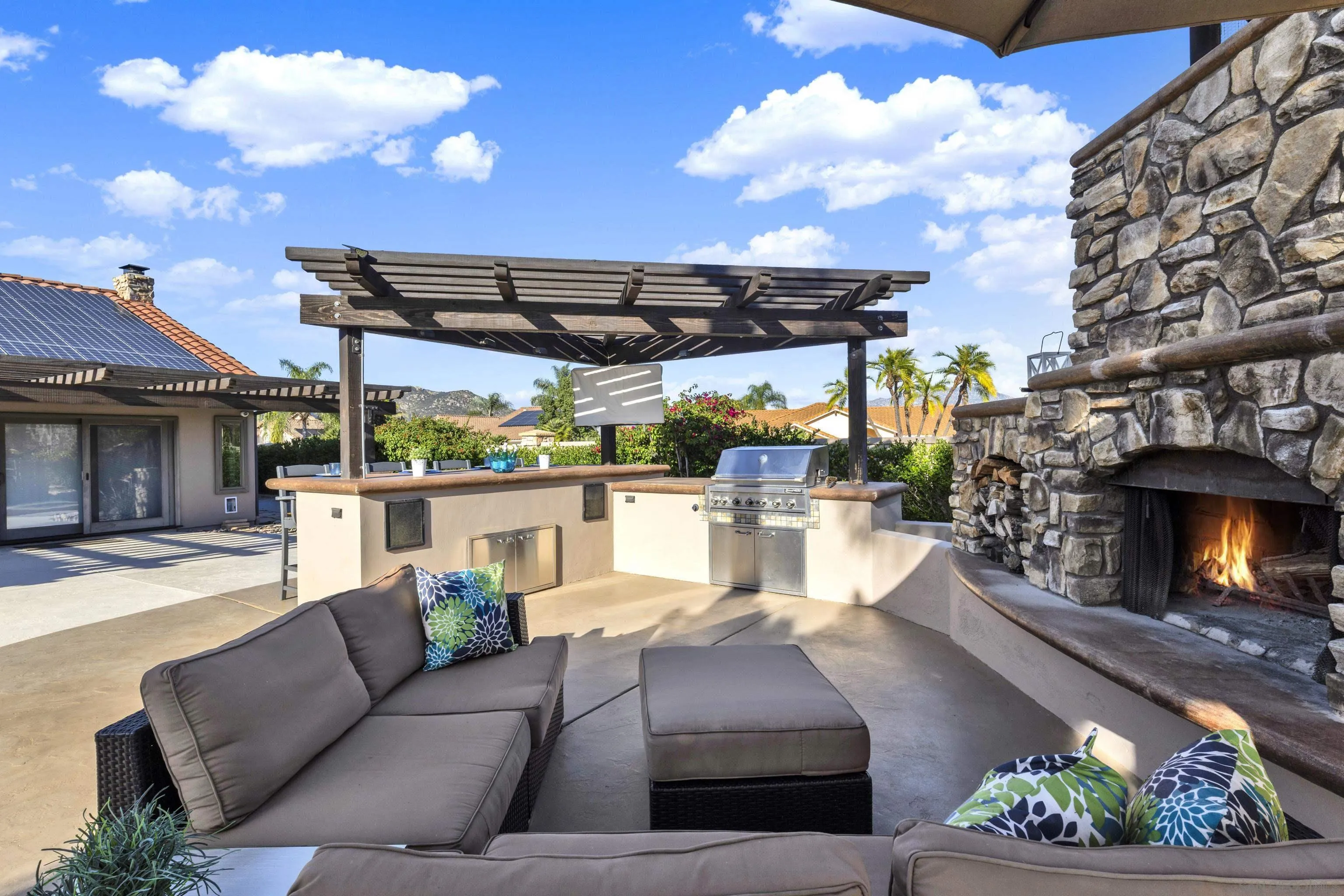 https://cdn.realtyfeed.com/cdn/127/260003894/f771f659e4c7ce2f6ce837f409358a53.webp