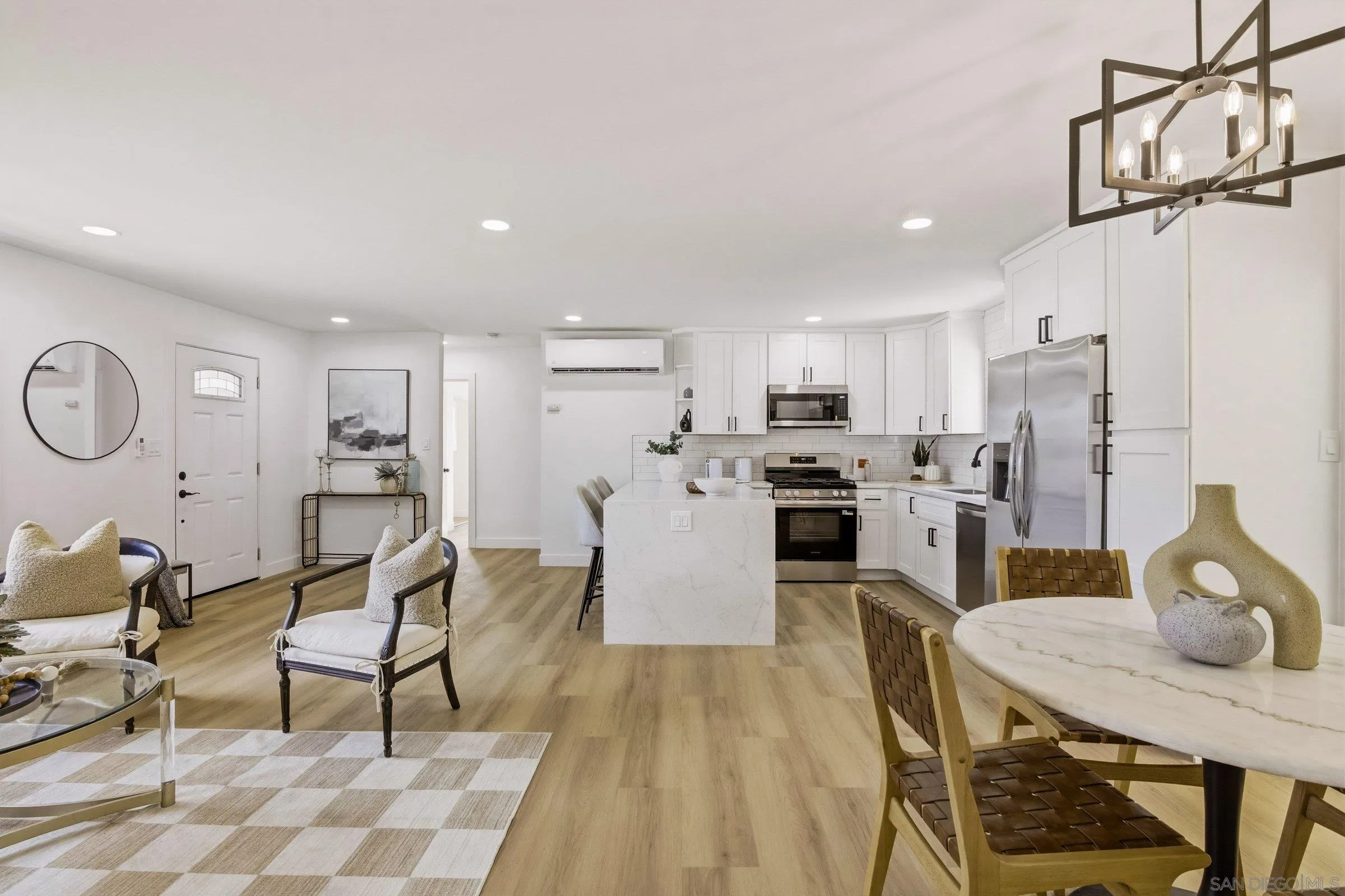 https://cdn.realtyfeed.com/cdn/127/260003898/d92b7ea1737320e75611e74fb6459bed.webp