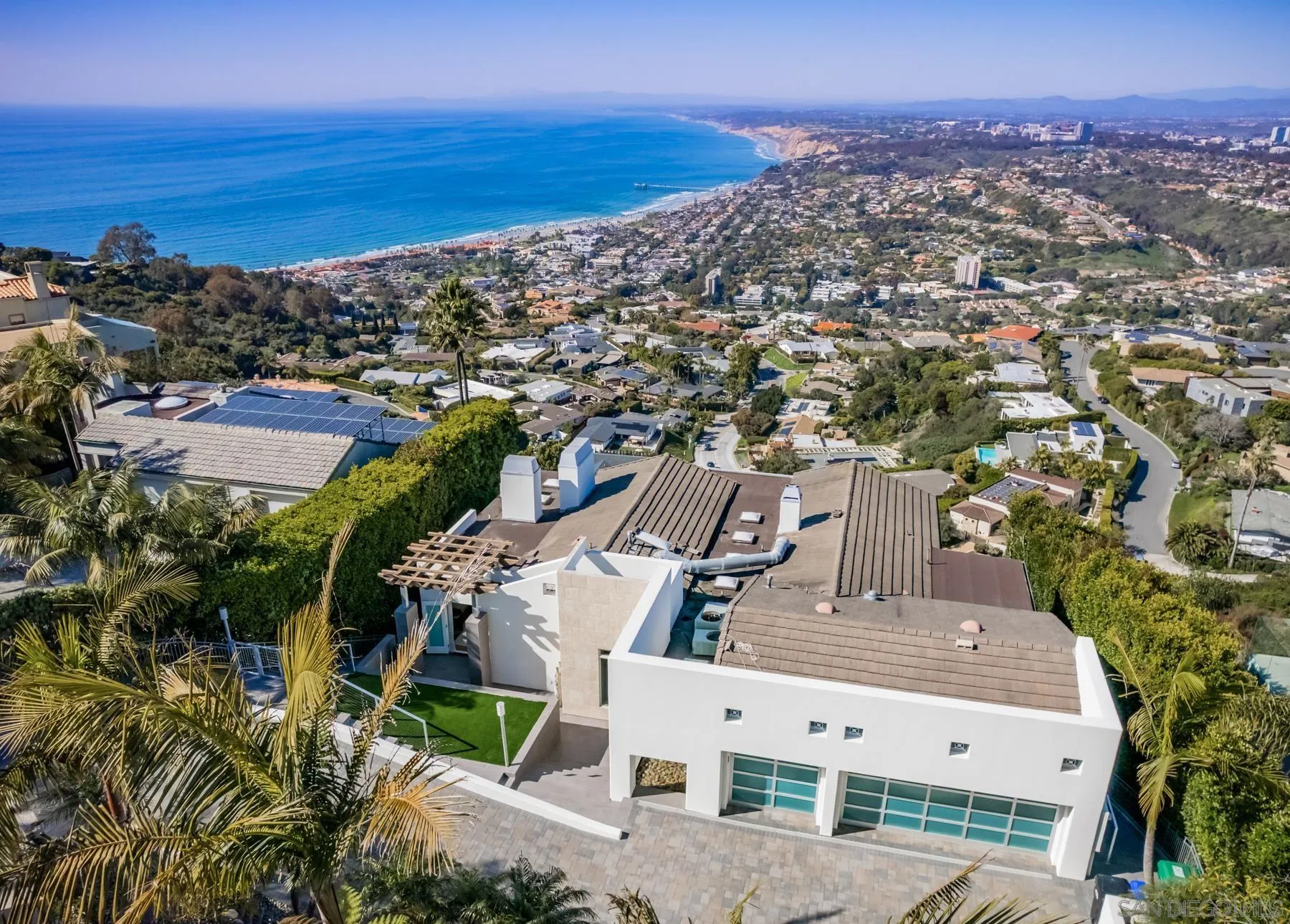 https://cdn.realtyfeed.com/cdn/127/260003904/18c80e5c37bc77f7d1ecf676de5f203e.webp