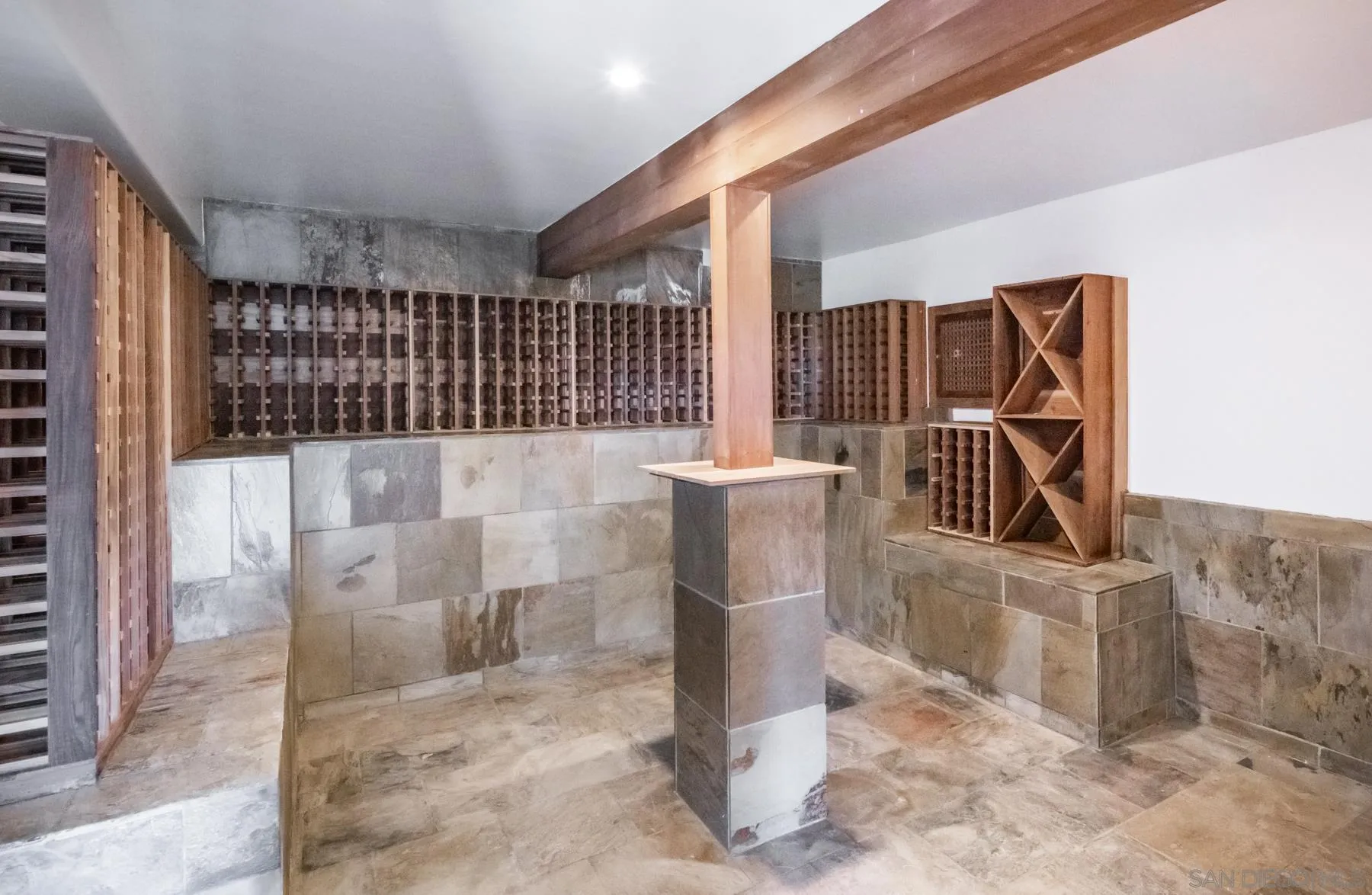 https://cdn.realtyfeed.com/cdn/127/260003904/22263a941a0f05434dbf659246a70cc5.webp