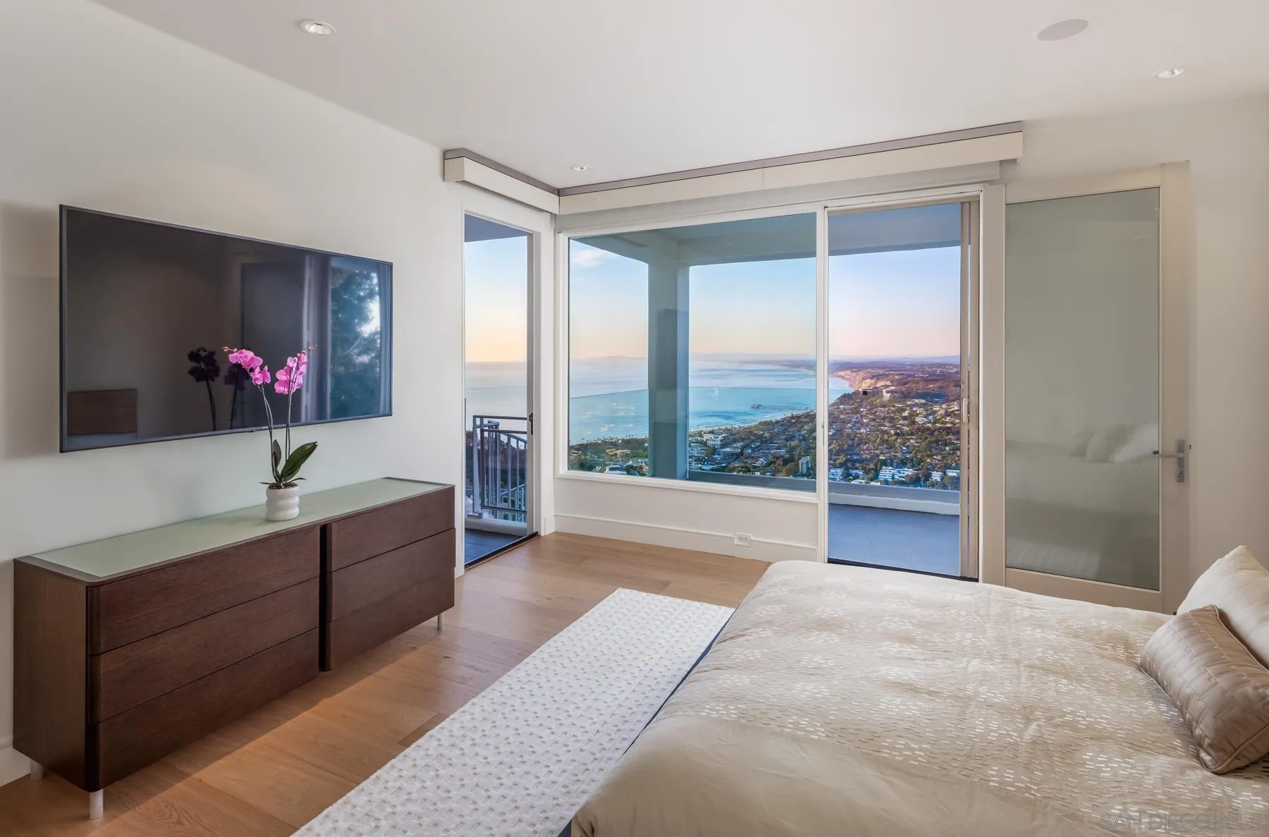 https://cdn.realtyfeed.com/cdn/127/260003904/98f0689396b2ec0619e6207aeb8ffd78.webp