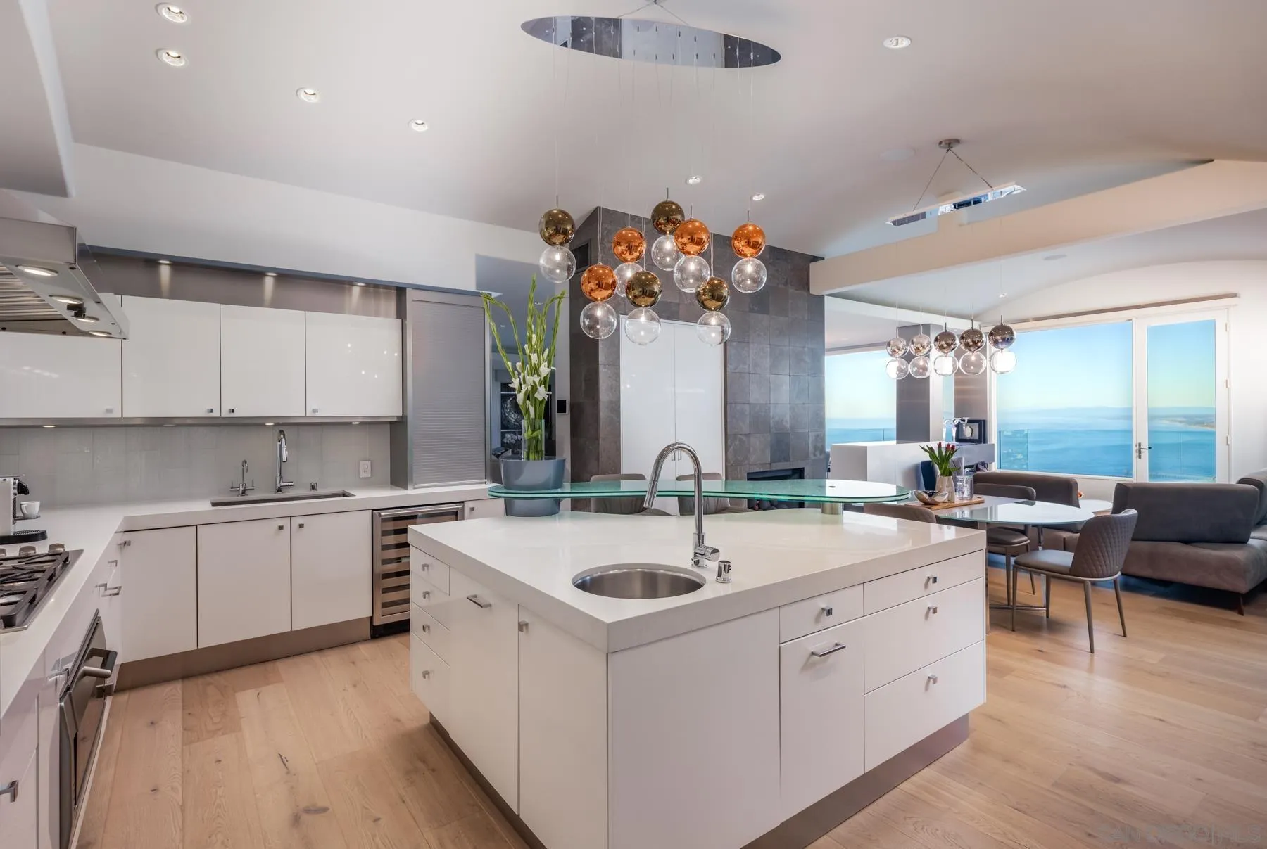 https://cdn.realtyfeed.com/cdn/127/260003904/e2d21264ca331805f8e111e28b4e2f42.webp