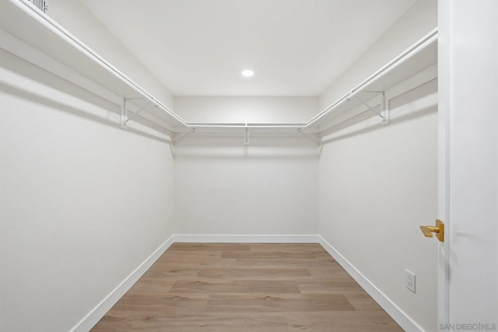 https://cdn.realtyfeed.com/cdn/127/260003906/4a41a607604a9bc27090d2cc9e31be19.webp