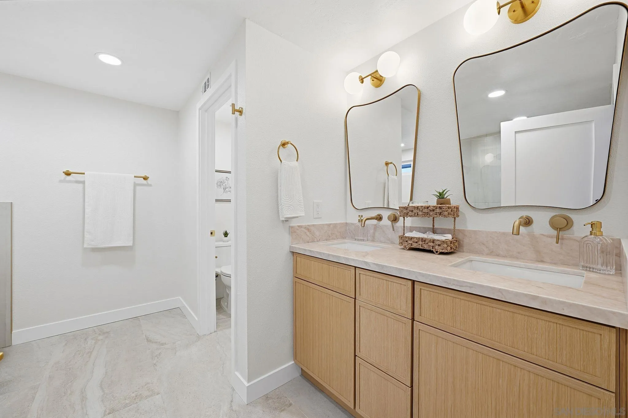 https://cdn.realtyfeed.com/cdn/127/260003906/4bd149af5512ad70d4488391e3d6619e.webp