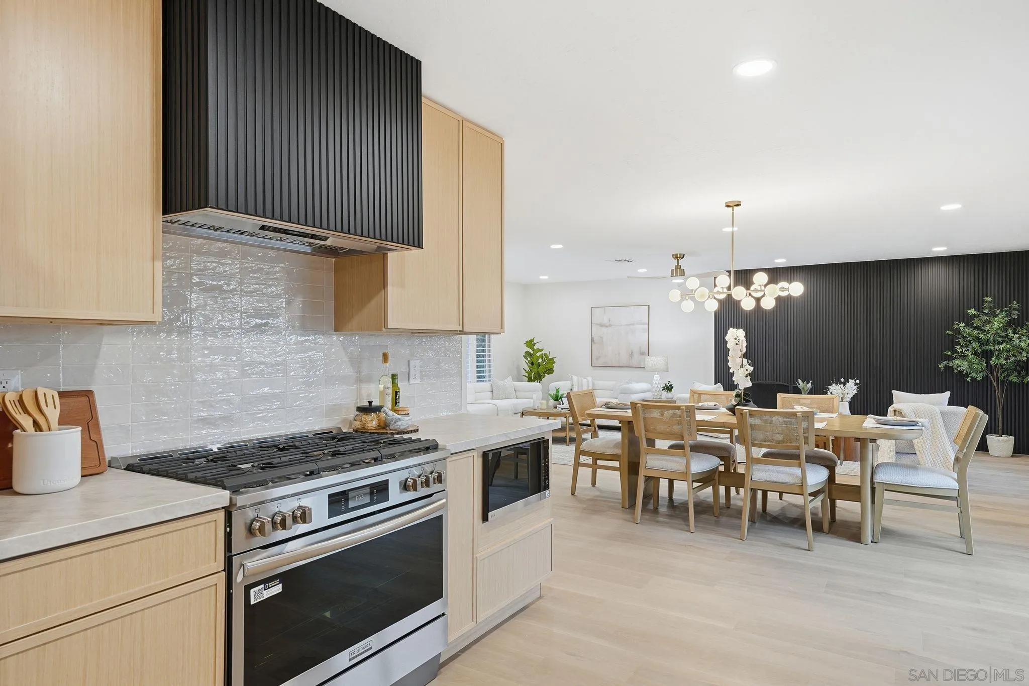 https://cdn.realtyfeed.com/cdn/127/260003906/647b044da3453311f00421e634b1d012.webp