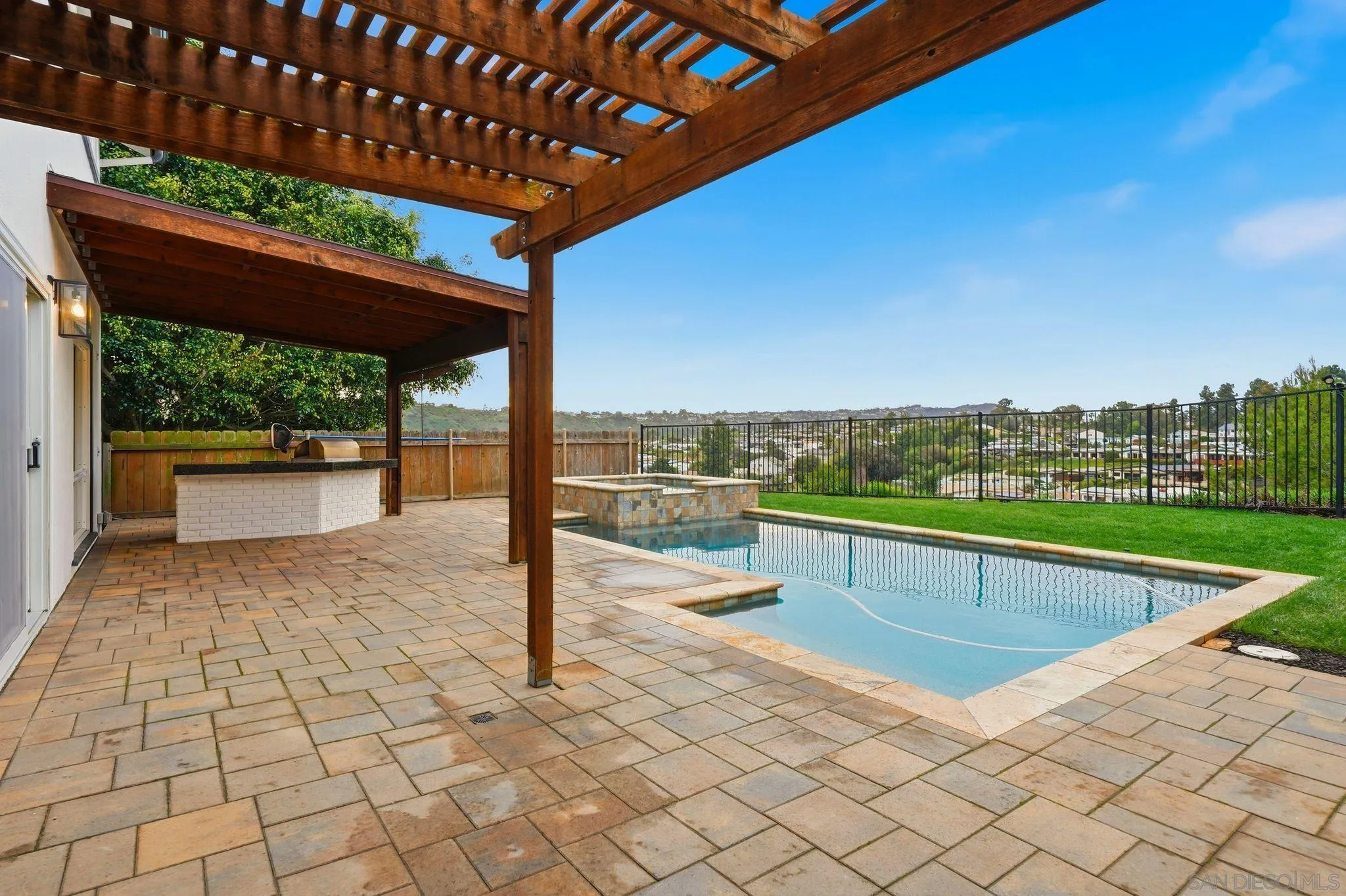 https://cdn.realtyfeed.com/cdn/127/260003906/a3ea542ddf29414acd2776b04716d884.webp