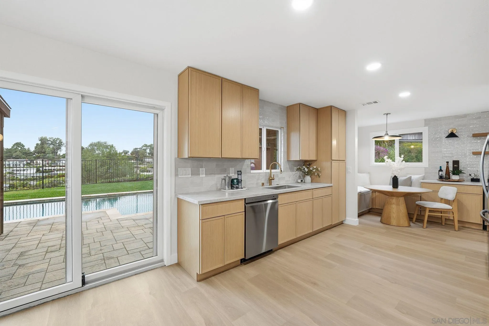 https://cdn.realtyfeed.com/cdn/127/260003906/aa43f39332271385bbe126c9fad05813.webp