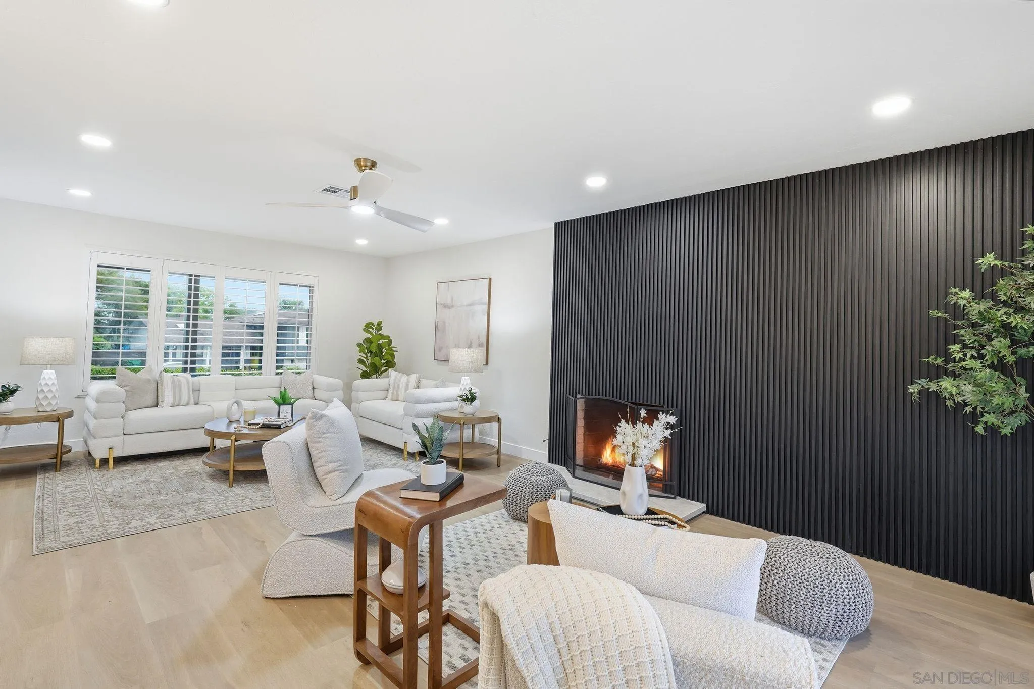 https://cdn.realtyfeed.com/cdn/127/260003906/eb58f94cac01176622b76fb457156997.webp
