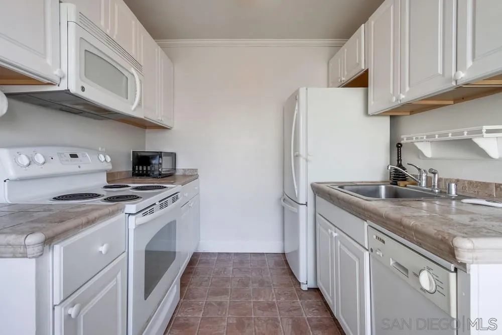 Photo #14: 260003907 Listing: Photo #14