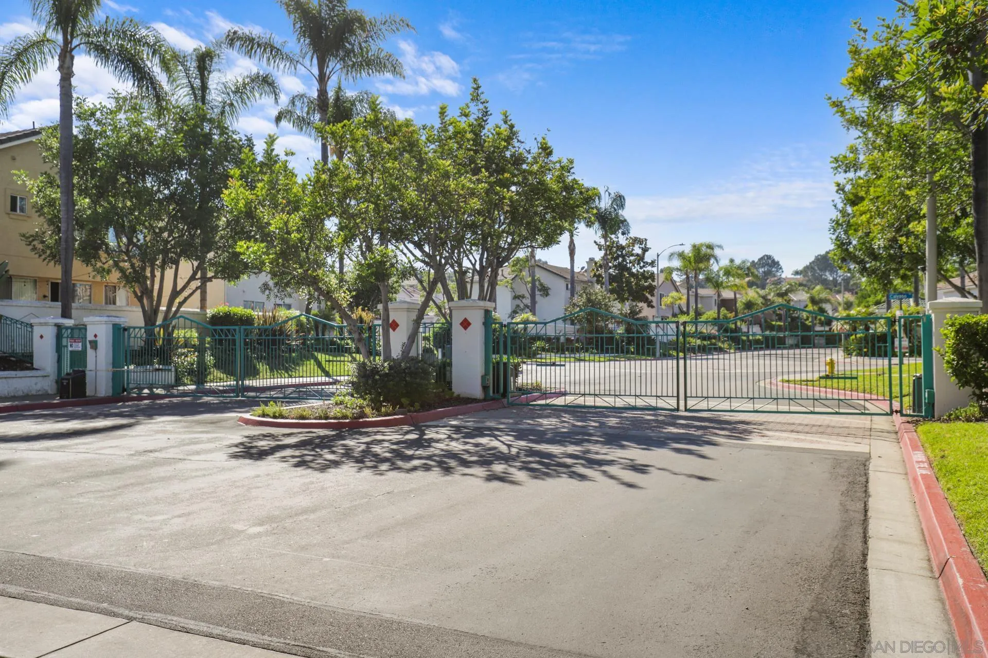 https://cdn.realtyfeed.com/cdn/127/260003915/0dc1300cfa87754163cae1e6462c361b.webp