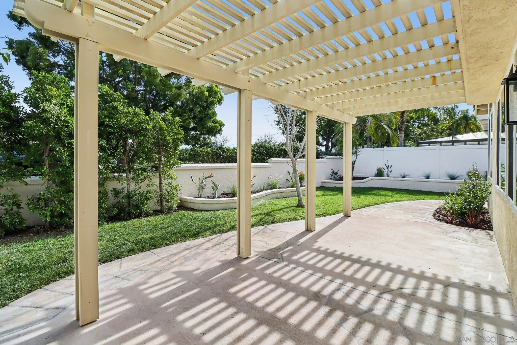 https://cdn.realtyfeed.com/cdn/127/260003915/33c37a583a977110243241d0b28851bc.webp