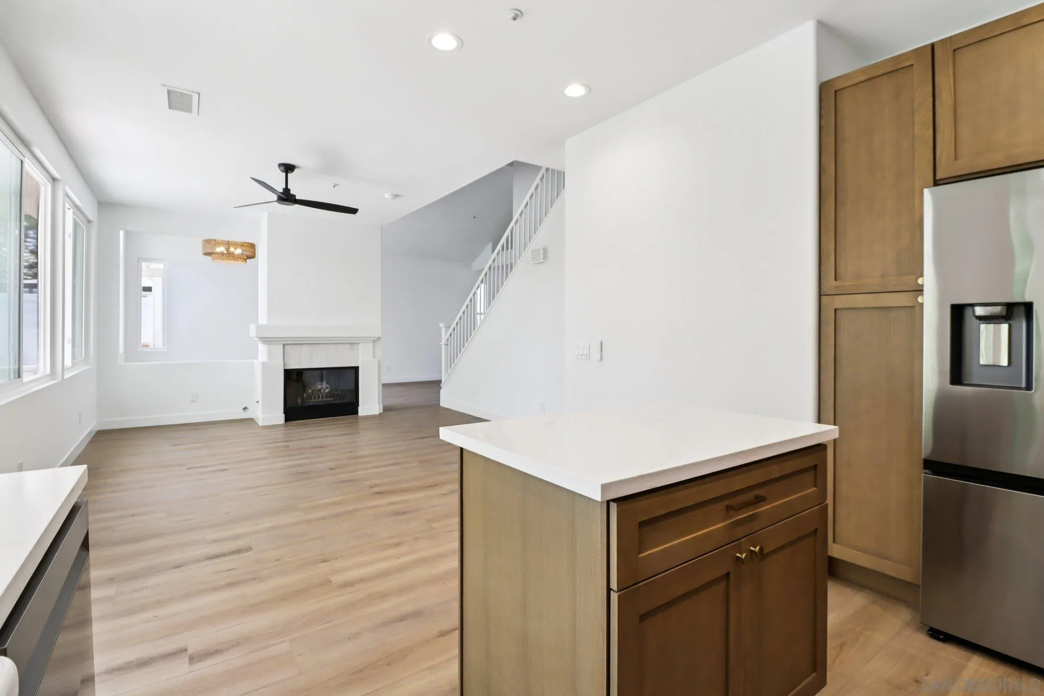https://cdn.realtyfeed.com/cdn/127/260003915/3eabd24cfe33a698bff5b4cbc4fbb4b6.webp