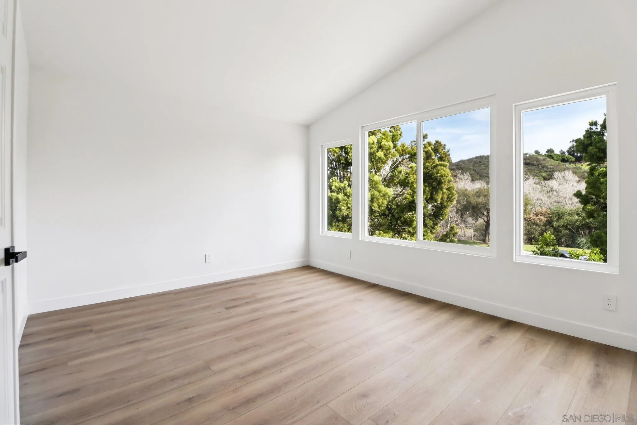 https://cdn.realtyfeed.com/cdn/127/260003915/3f86f80586f54b24b20f142b5f9f3a7b.webp