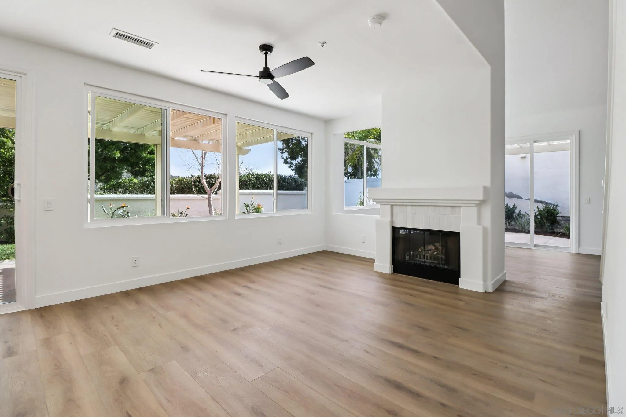 https://cdn.realtyfeed.com/cdn/127/260003915/44f777fb8d1226534434c1e2aadff5a3.webp