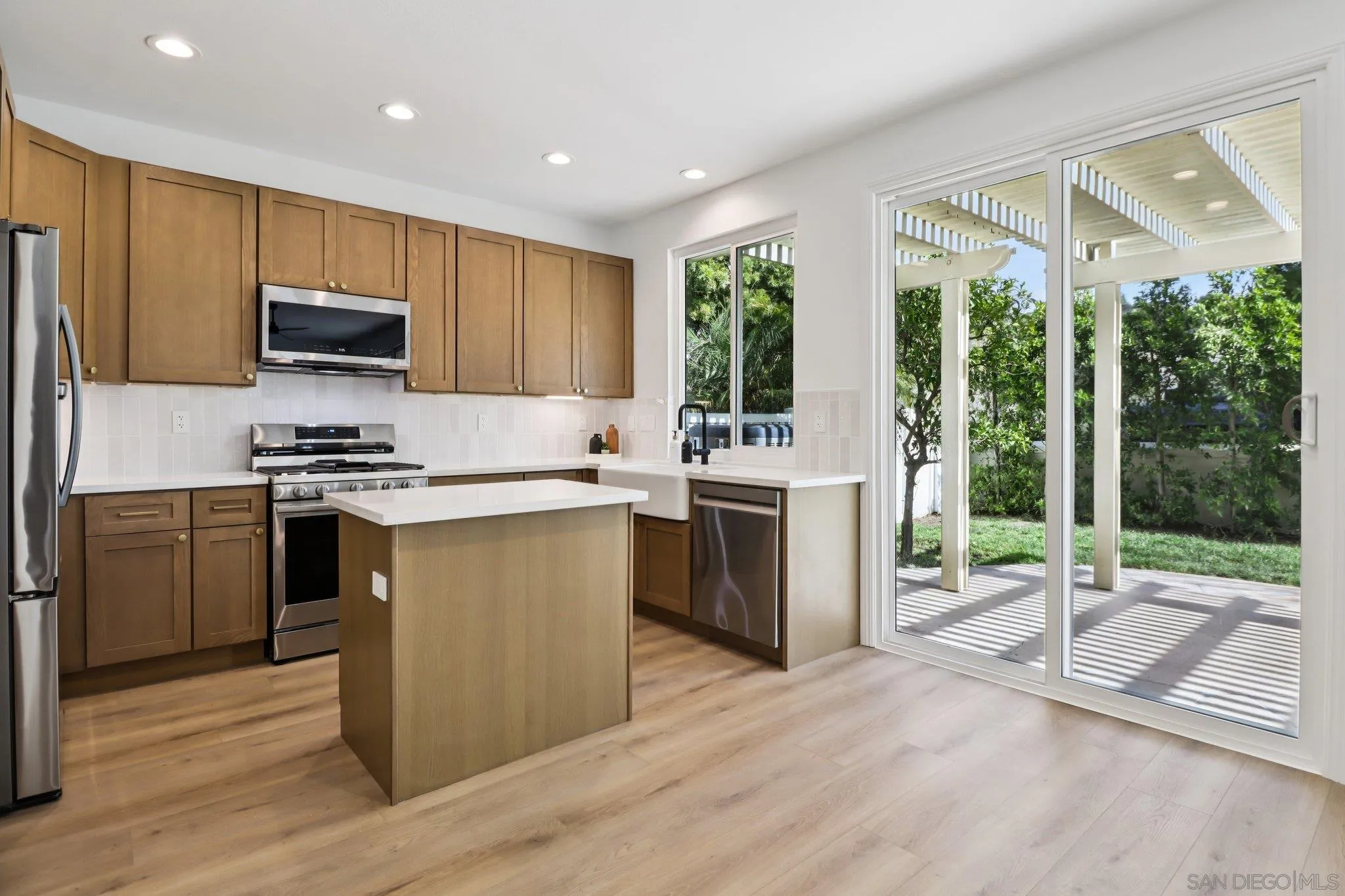 https://cdn.realtyfeed.com/cdn/127/260003915/6d3393282f4e3c4045e7b140a7e6b0e5.webp