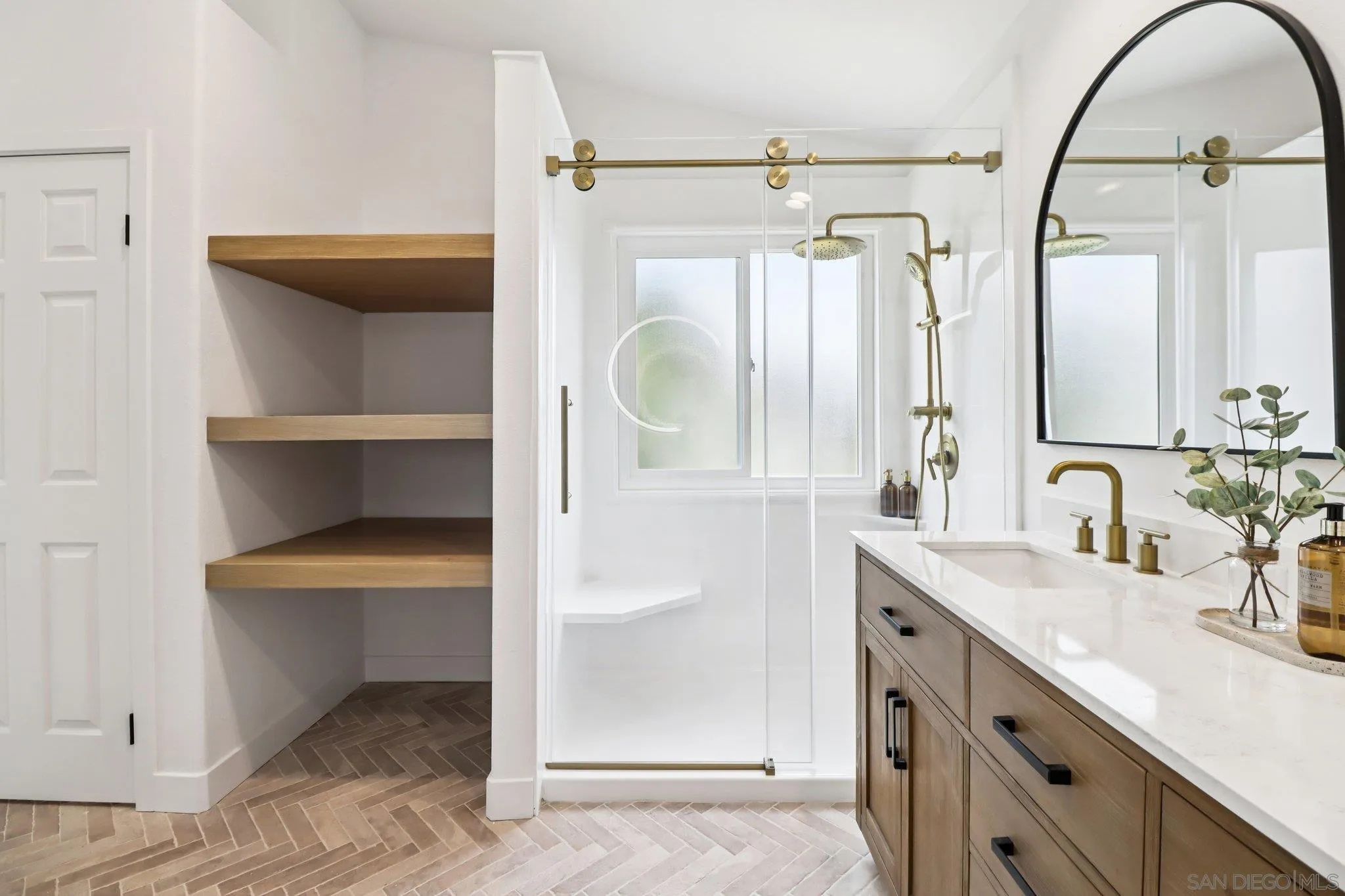 https://cdn.realtyfeed.com/cdn/127/260003915/c5ade5f366229272e85b2f191c4f6e4a.webp